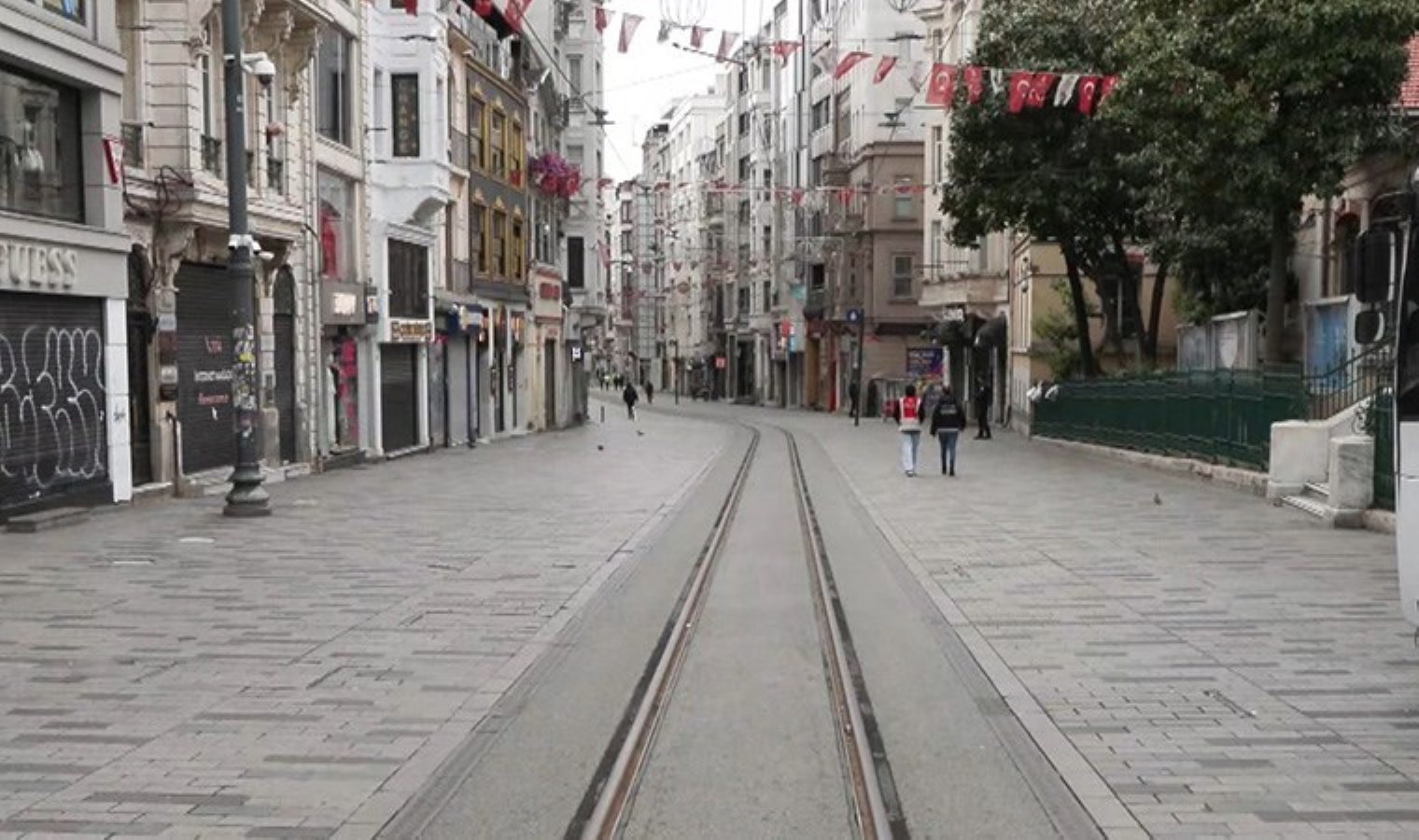 Taksim esnafı da kapatmalardan şikâyetçi: ‘Her türlü olayda birinci Taksim nasibini alıyor, kapanmalar Taksim’de oluyor’