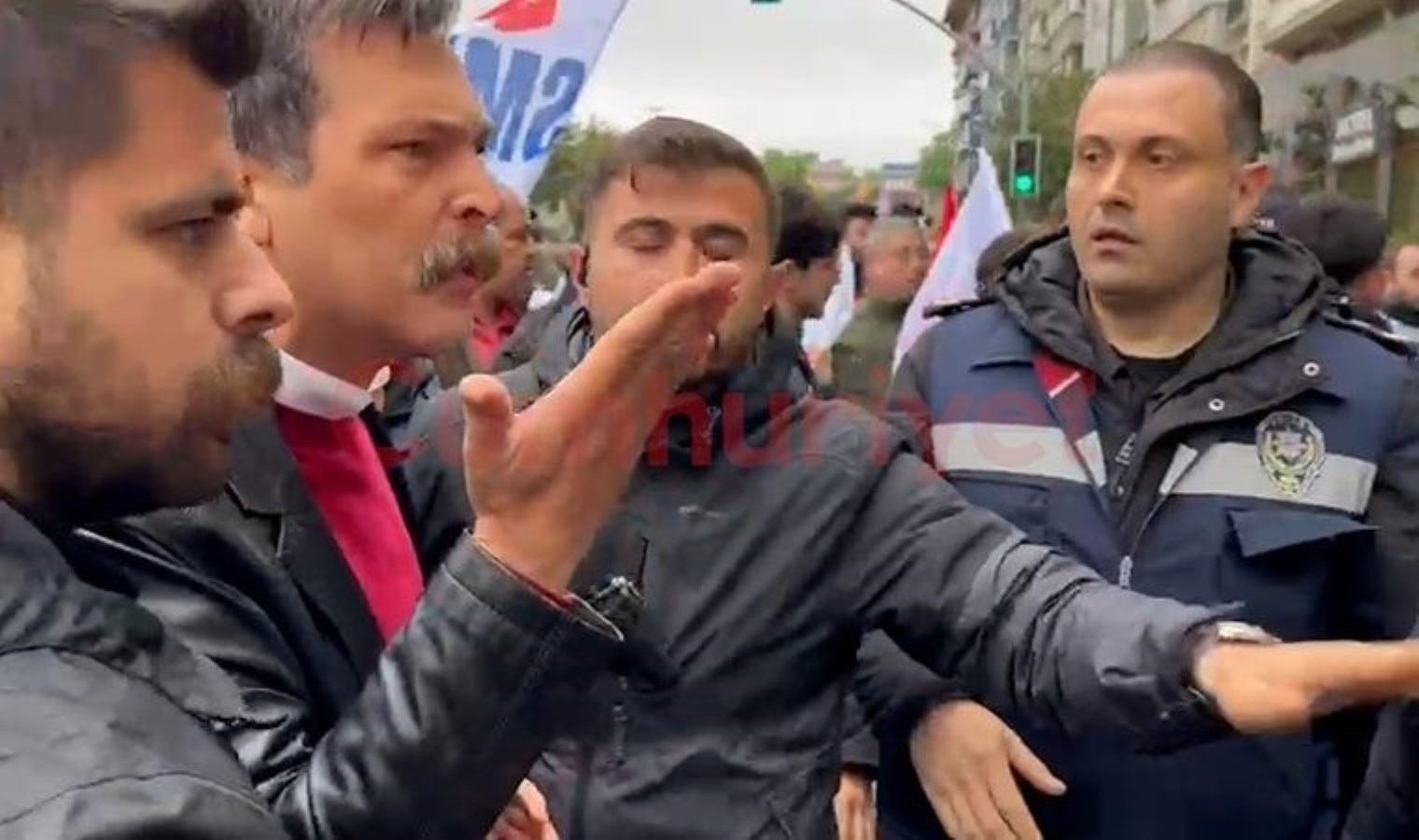 TİP’lilere polis müdahalesi! Erkan Baş’tan polise: ‘Bağırma’