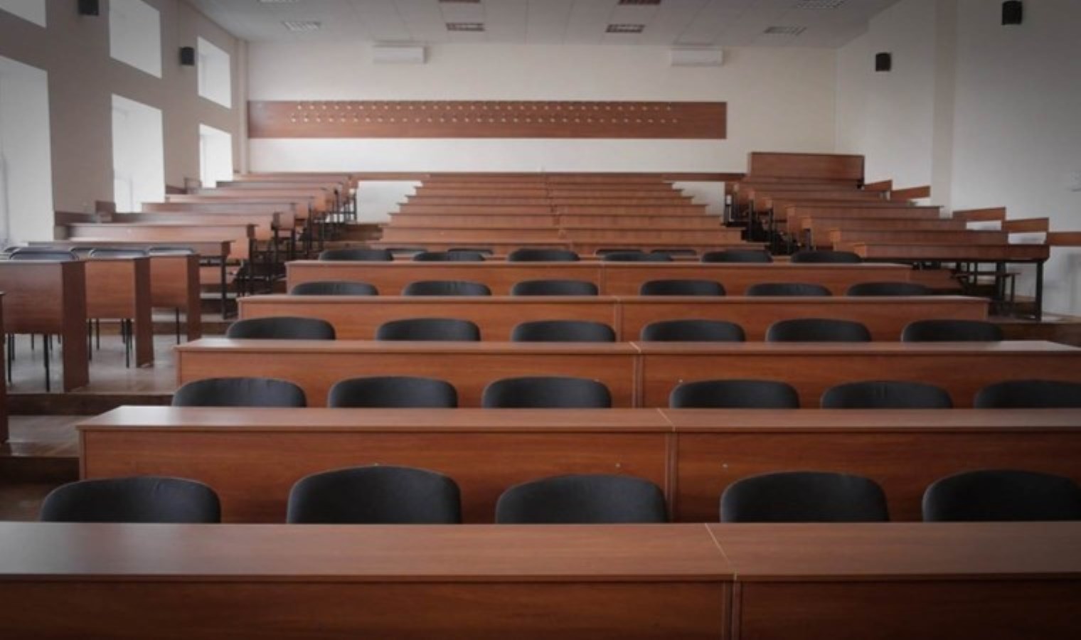 Toplumsallaşmak için temel gereksinimlerinden kesinti yapıyorlar: Öğrenciler zorda