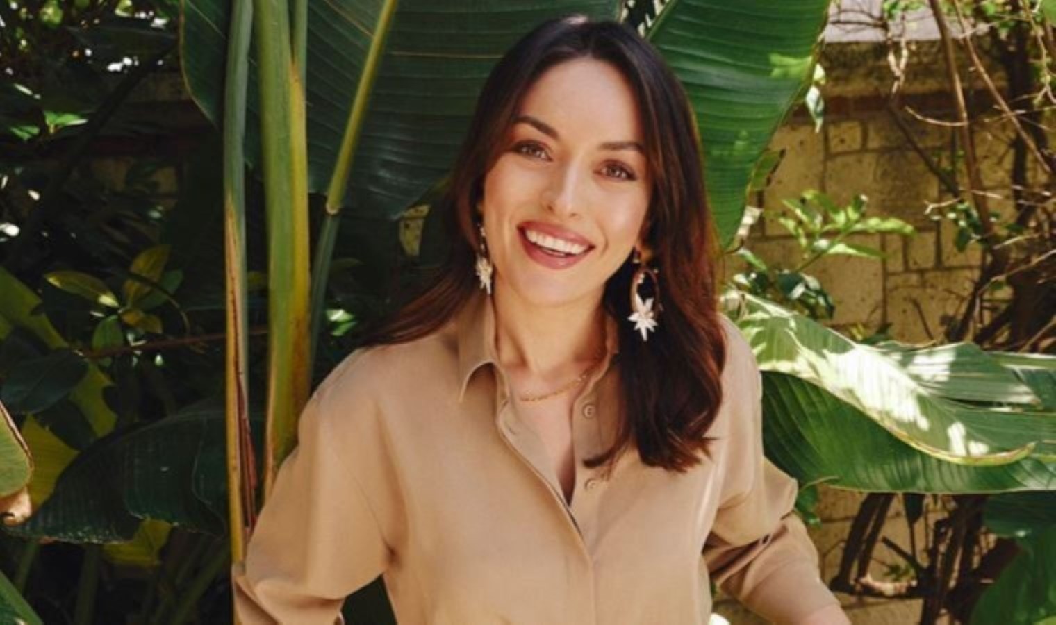 Ünlü oyuncu Ezgi Mola ekranlara orta verdiğini açıkladı