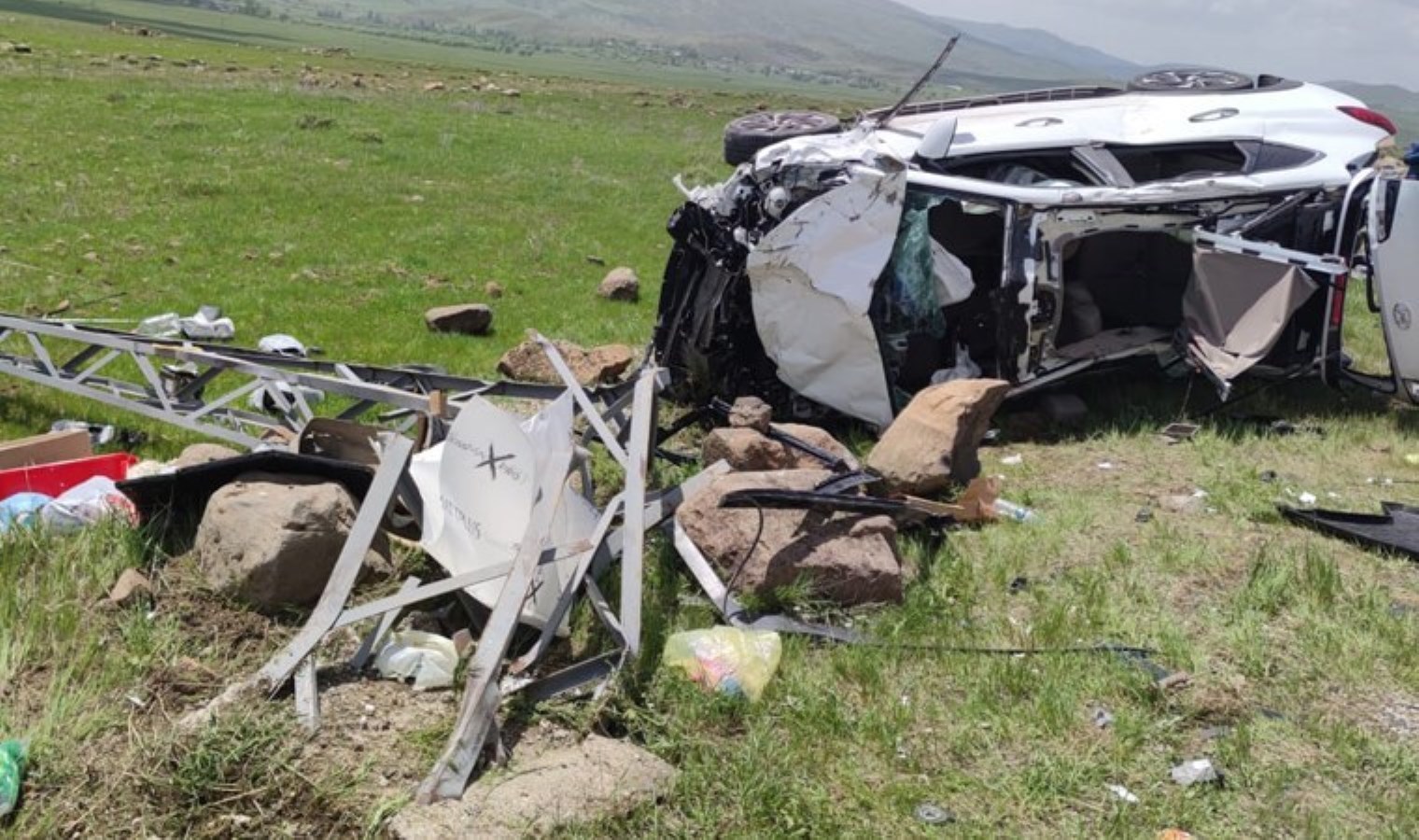 Varto yolunda feci kaza: 1 meyyit, 4 yaralı