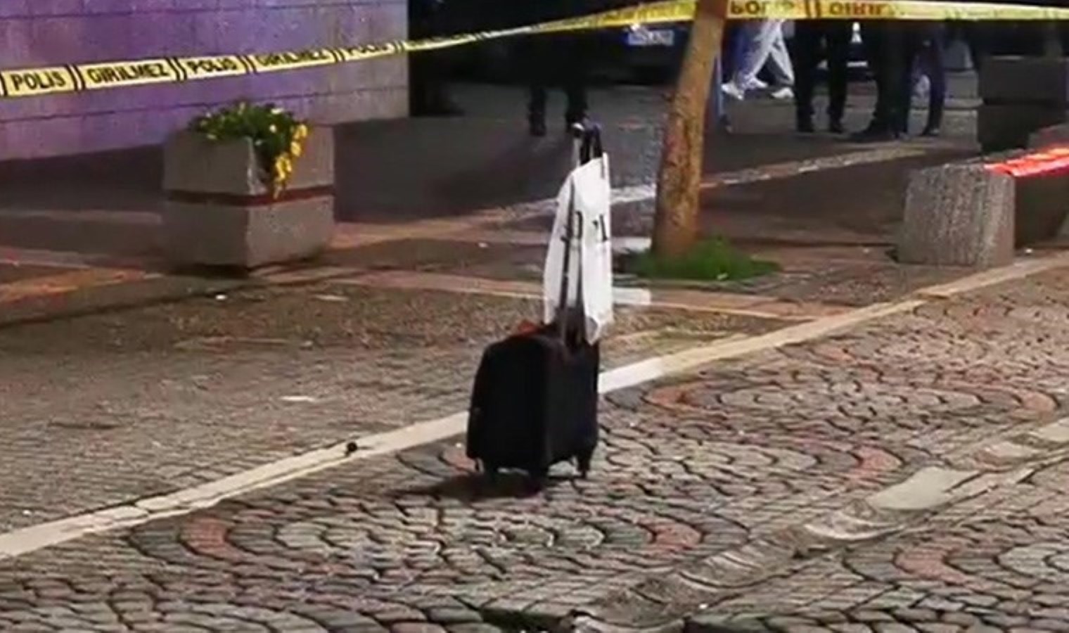 Yalova’da cadde üzerinde kuşkulu valiz paniği: Fünye ile patlatıldı