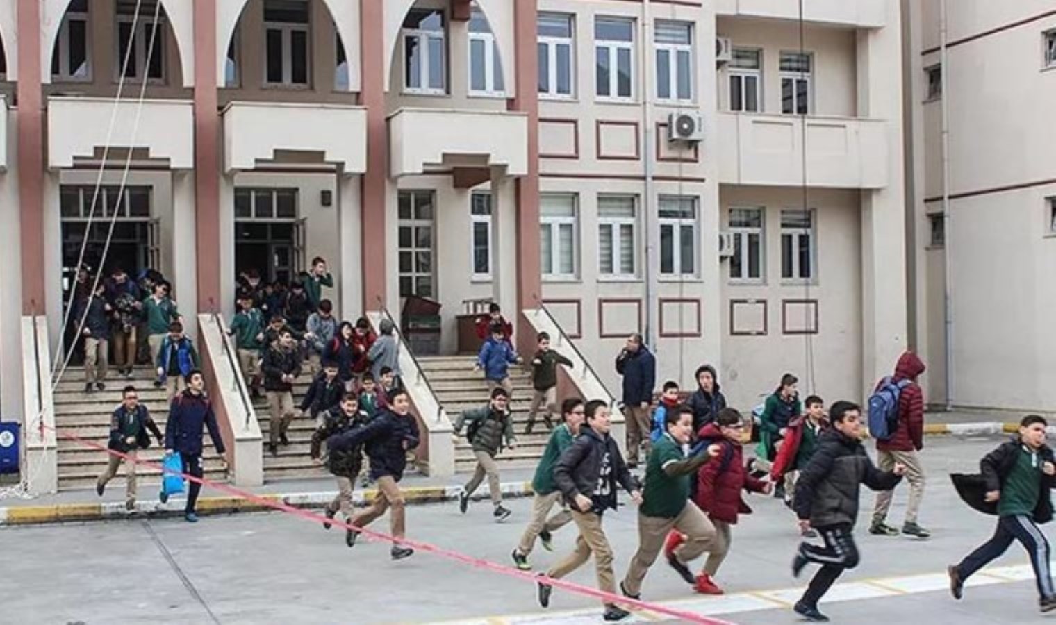 Yarın okullar tatil mi? 10 Mayıs Cuma günü öğretmenler derse girecek mi?