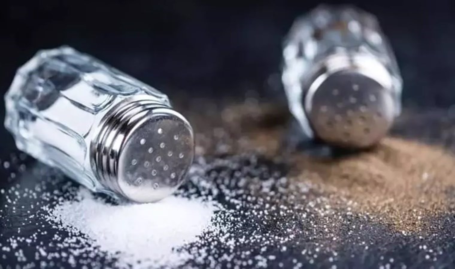 Yemeğe sonradan tuz ekleyenler dikkat: Binlerce kişinin bilgileri incelendi!