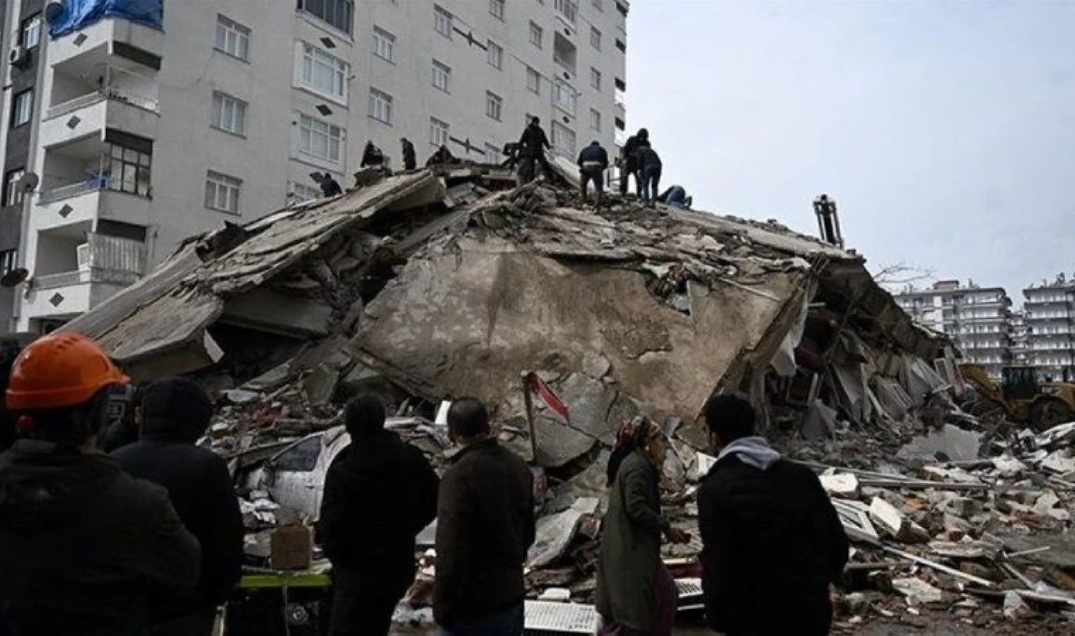 Zelzelede 100 kişinin hayatını kaybettiği Hisami Apartmanı’nın davasına erteleme