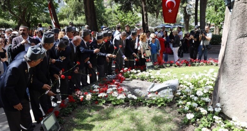 Zübeyde Hanım, Anneler Günü’nde anıt kabri başında anıldı