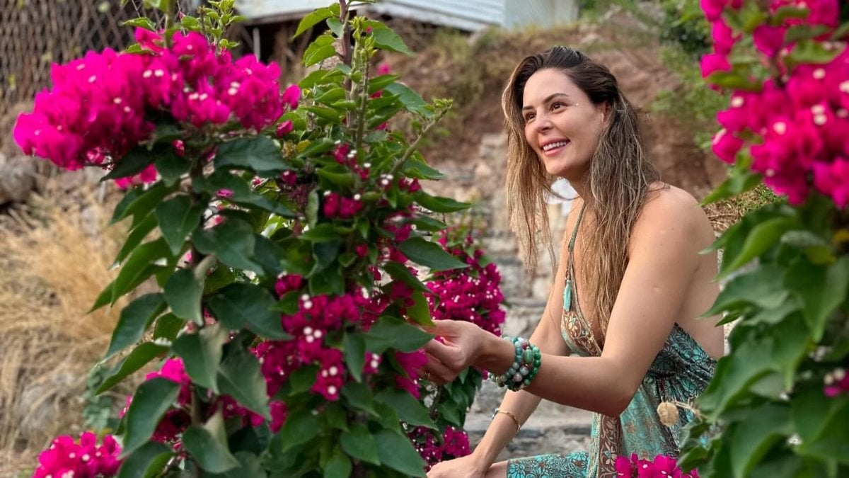 1 ay önce anne olmuştu! Oyuncu Yıldız Çağrı Atiksoy’dan yeni tatil pozları geldi