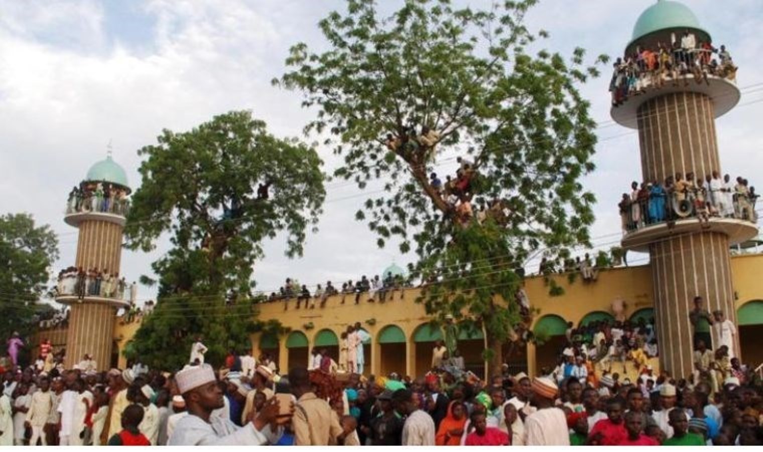 14 kişi hayatını kaybetti… Nijerya’da tır cuma namazı kılanların arasına daldı