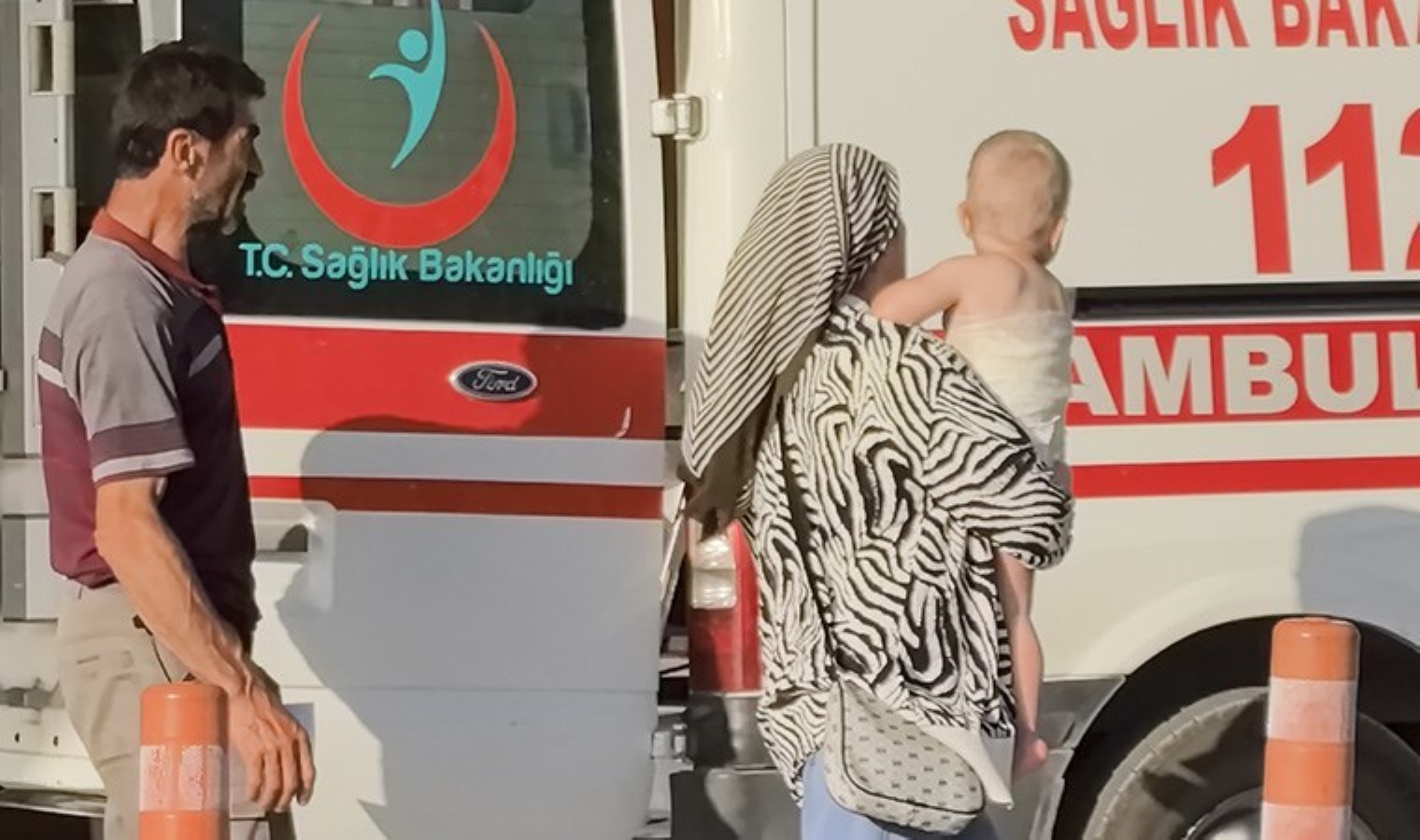 1,5 yaşındaki çocuğun üzerine çaydanlıktaki kaynar su devrildi