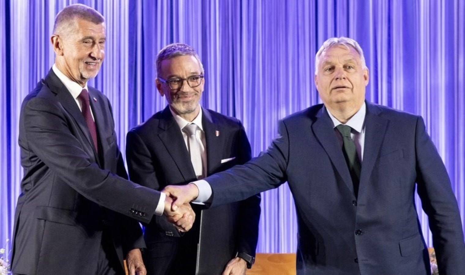 AB karşıtı ve aşırı sağcı partilerden yeni ittifak