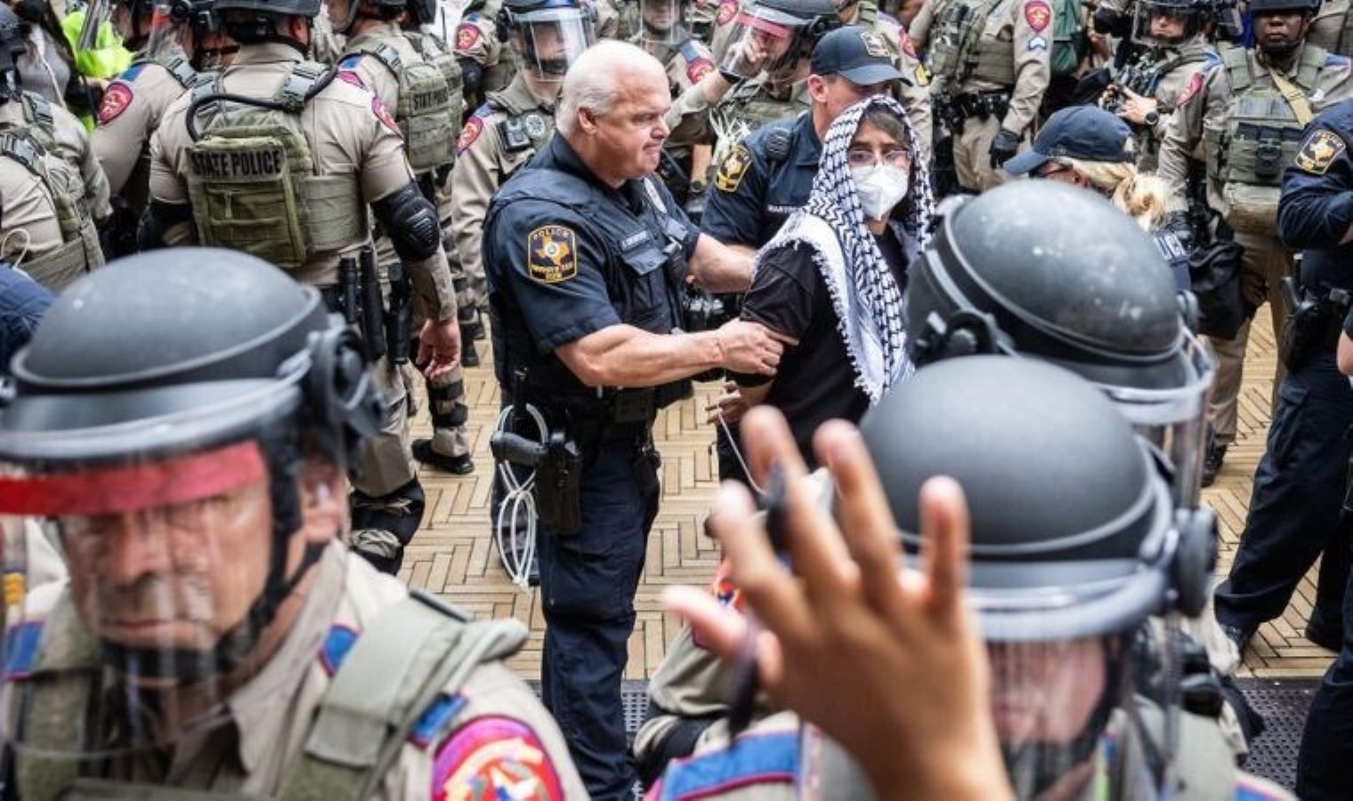 ABD’de gözaltına alınan 79 Filistin destekçisi hakkındaki suçlamalar düşürüldü