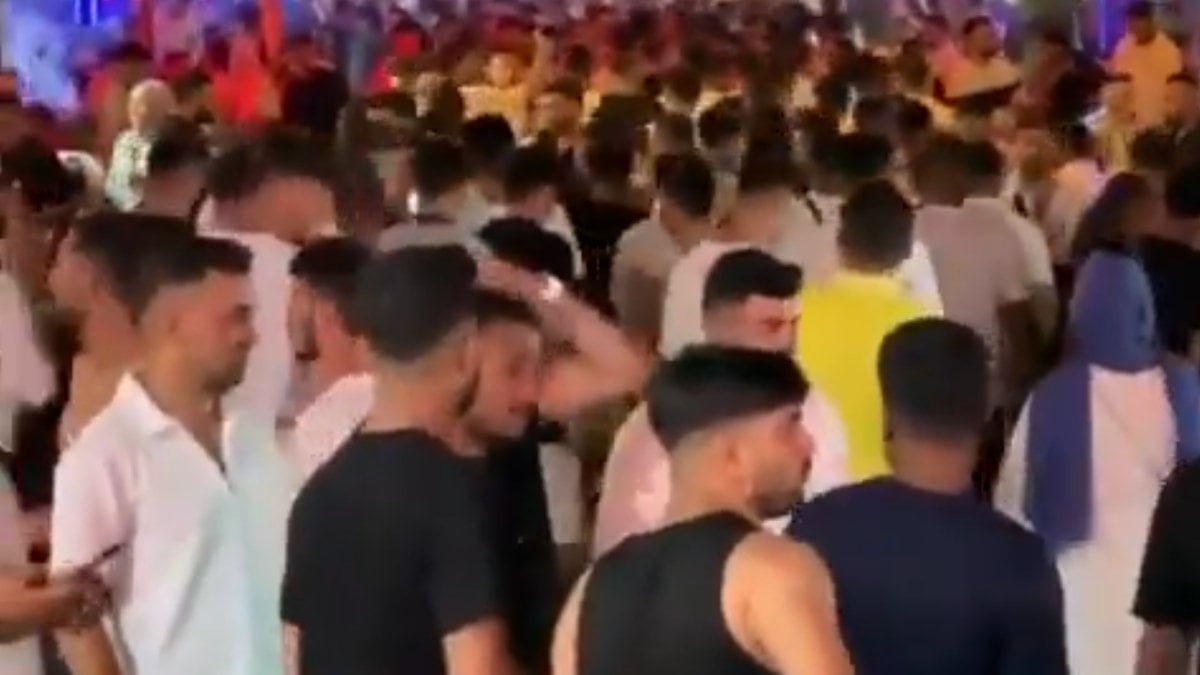 Alanya’daki erkek kalabalığı gündem oldu