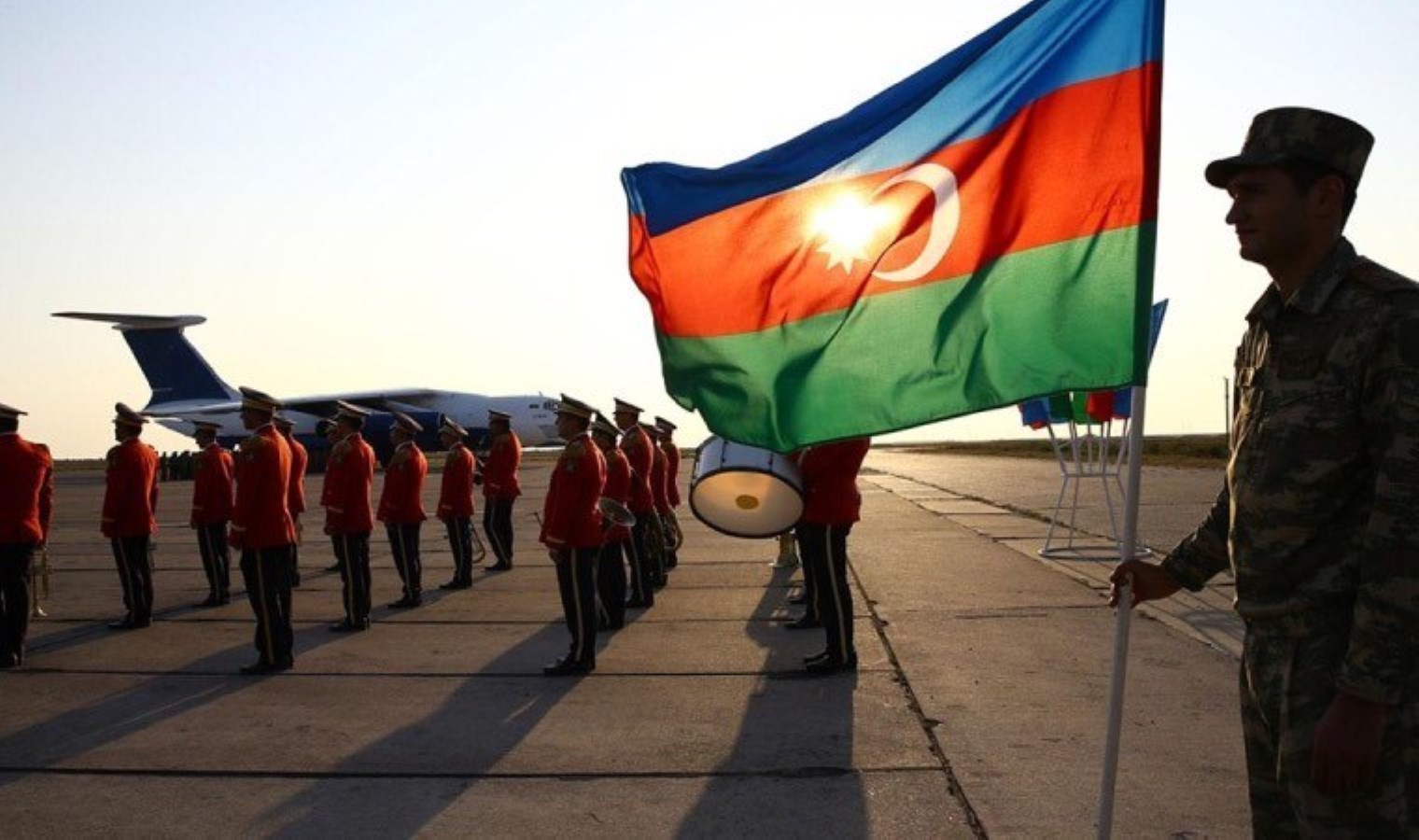 Azerbaycan’dan Fransa’ya ‘Ermenistan’ tepkisi: Ölümcül silahlar sağlaması provokatif faaliyetlerinin kanıtıdır