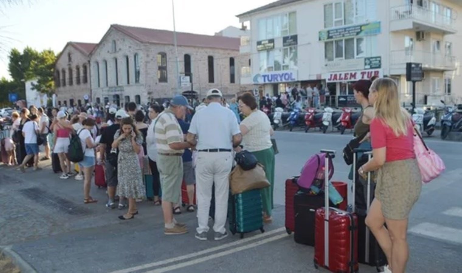 Bayramda Midilli’ye akın ettiler: Yoğunluk oluştu