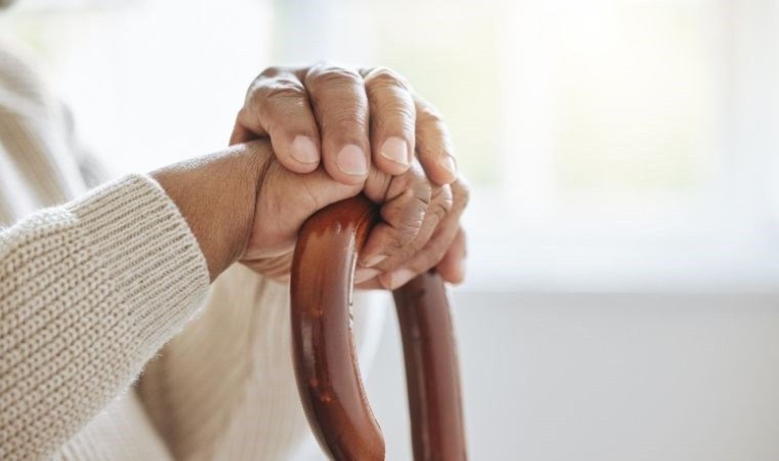 Bilim insanları açıkladı: Yaşlılık tarihe mi karışıyor?