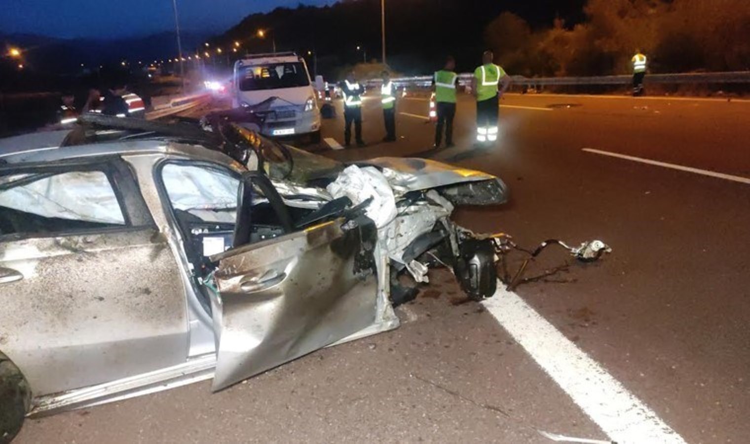Bursa’da katliam gibi kaza… İki otomobil birbirine girdi: 2 ölü, 3’ü ağır 6 yaralı
