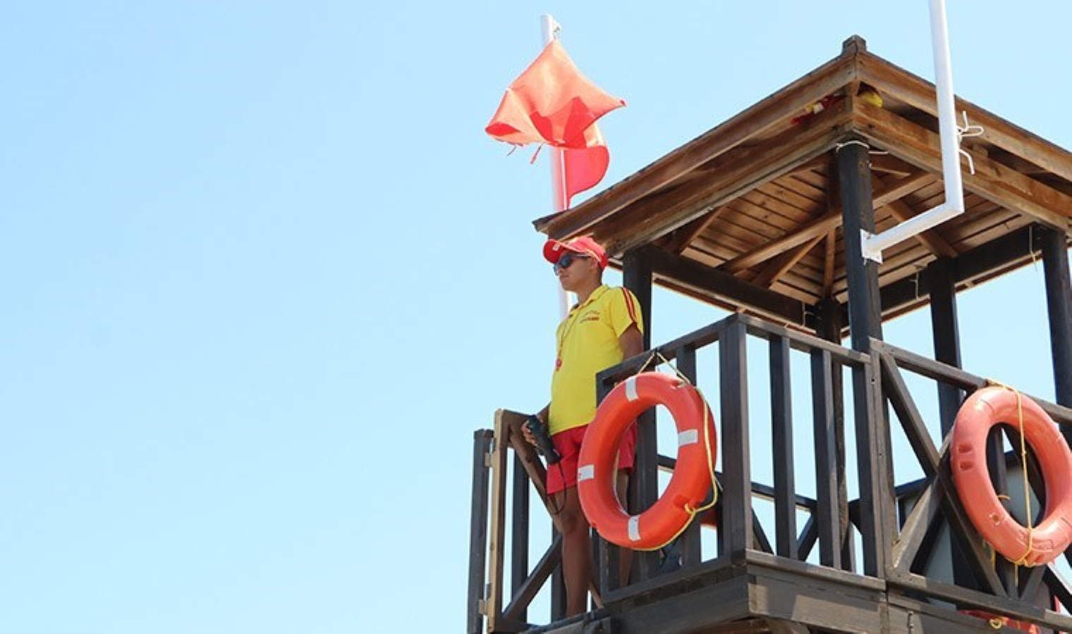 Cankurtaran denizde 5 kişiyi kurtardı, tatilciler ‘kahraman’ ilan etti