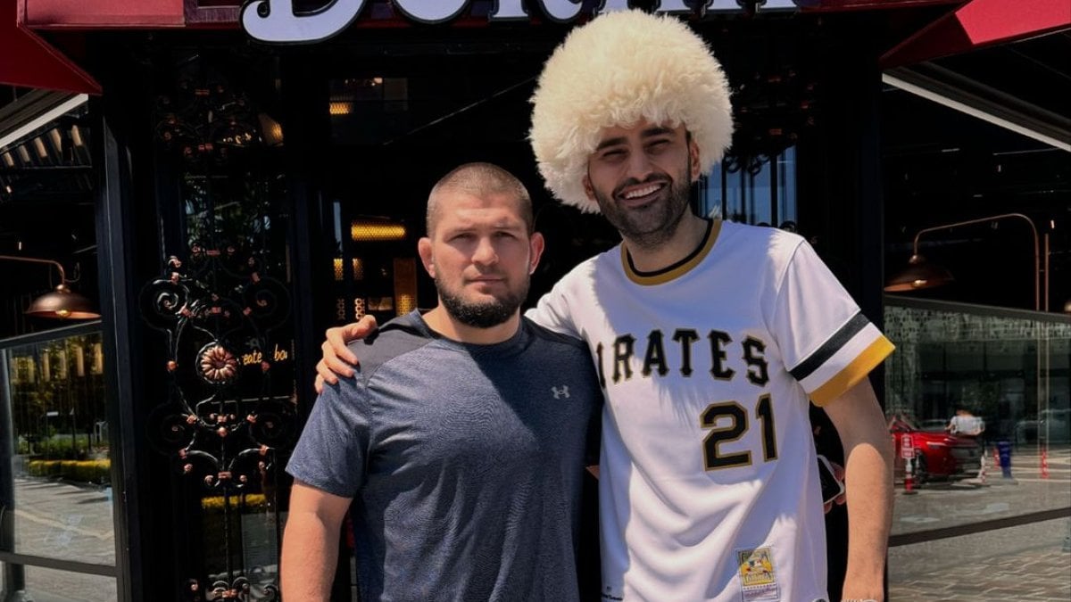 CZN Burak, yeni mekanında Khabib Nurmagomedov’u ağırladı