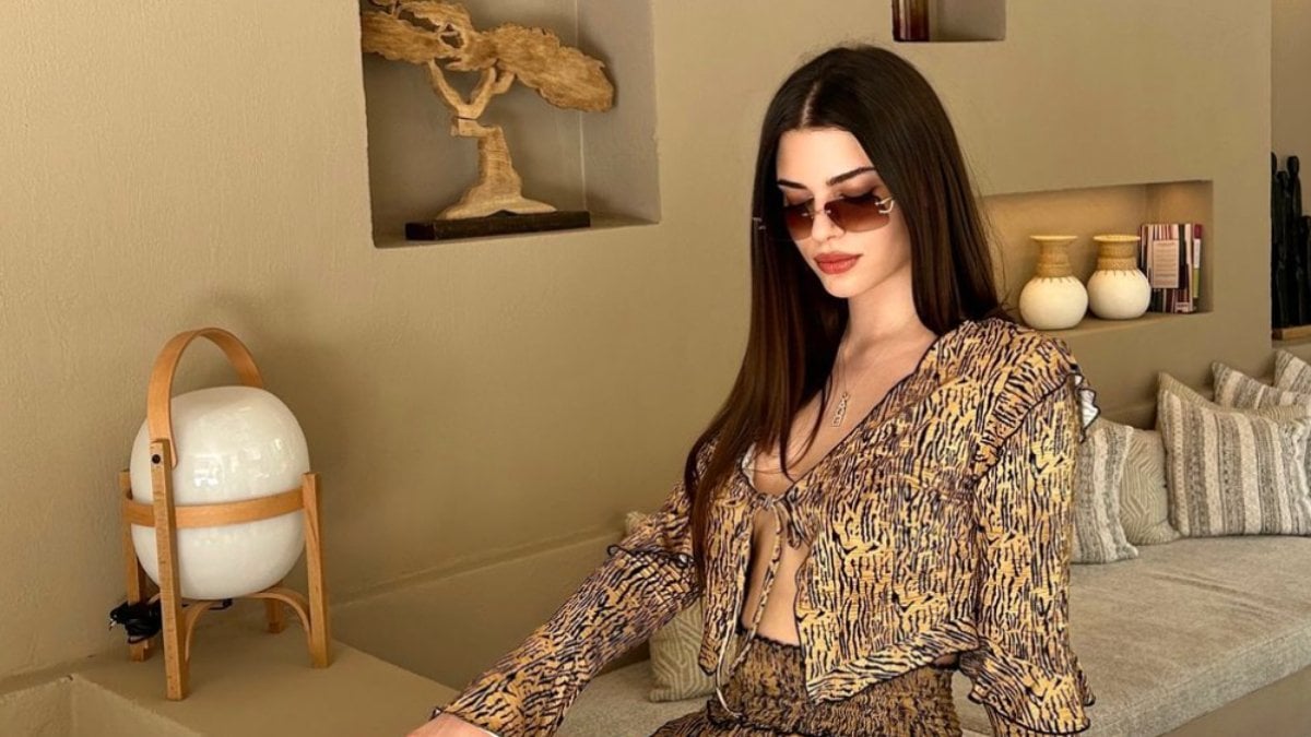 Defne Samyeli’nin kızı Derin Talu bikinili pozlarıyla olay yarattı! O karelere yorum yağdı