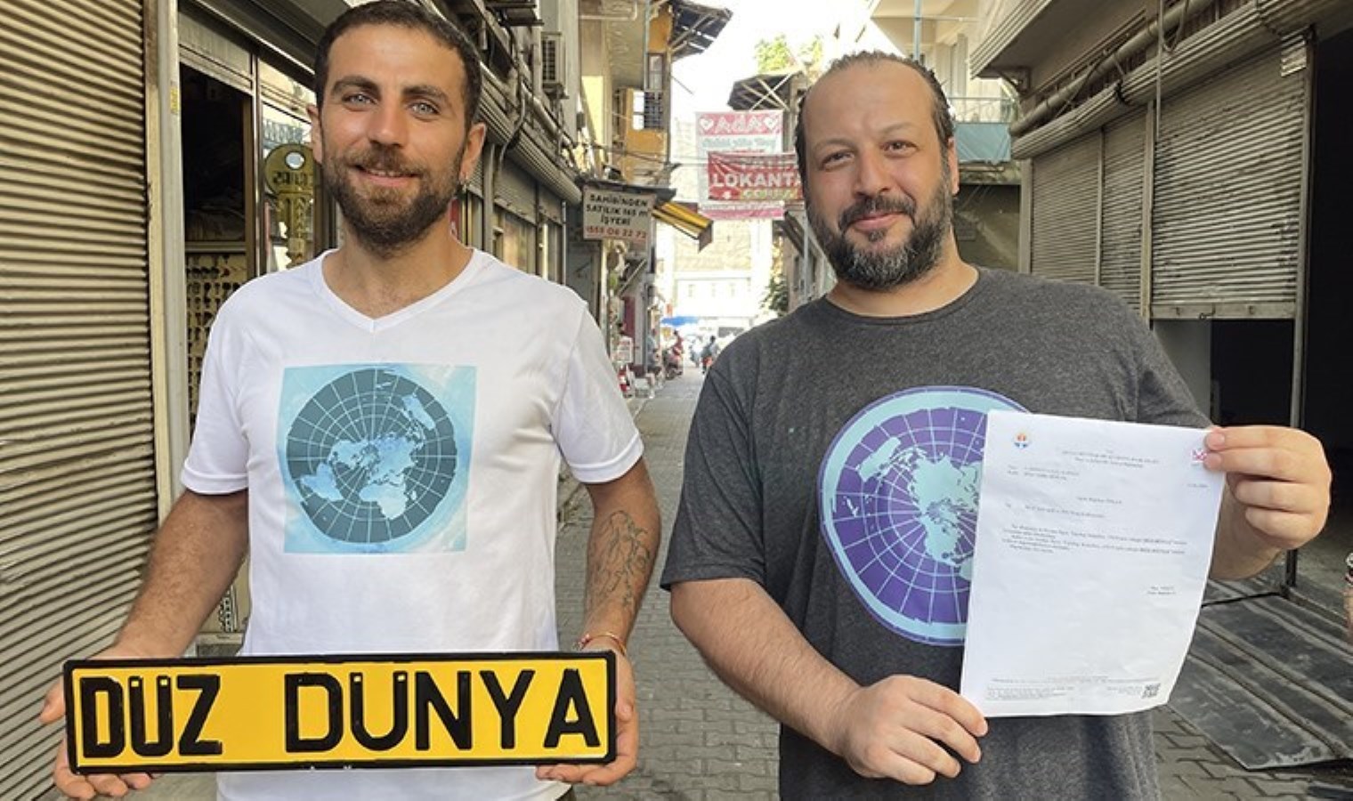 Dünyanın düz olduğunu kanıtlayamadı, sokağa ‘Düz Dünya’ ismi verilmesi için başvurdu