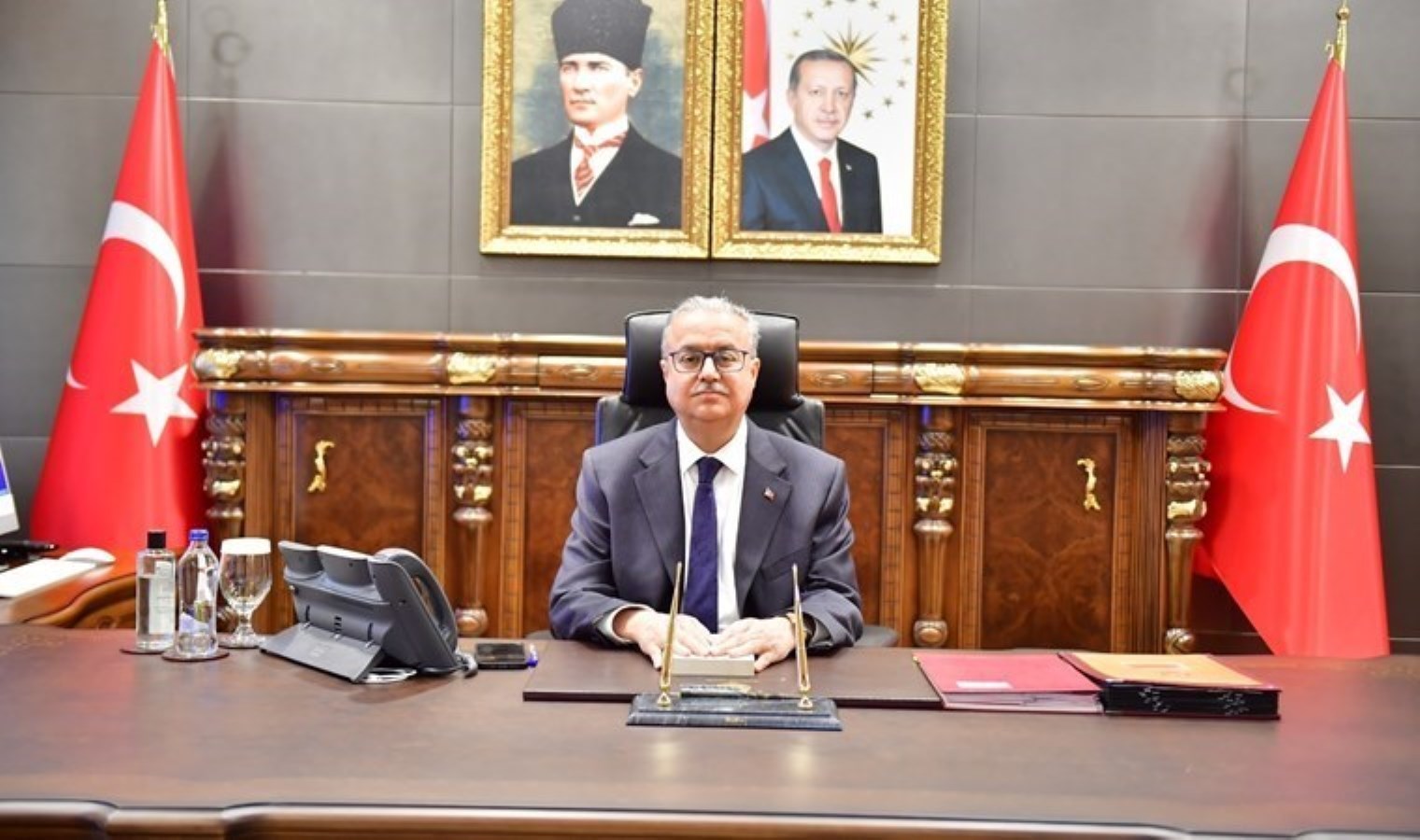 Emekliye ayrılan Diyarbakır Valisi’ne sanayicilerden tepki: ‘Hakkımızı helal etmiyoruz, sizi Allah’a havale ediyoruz’