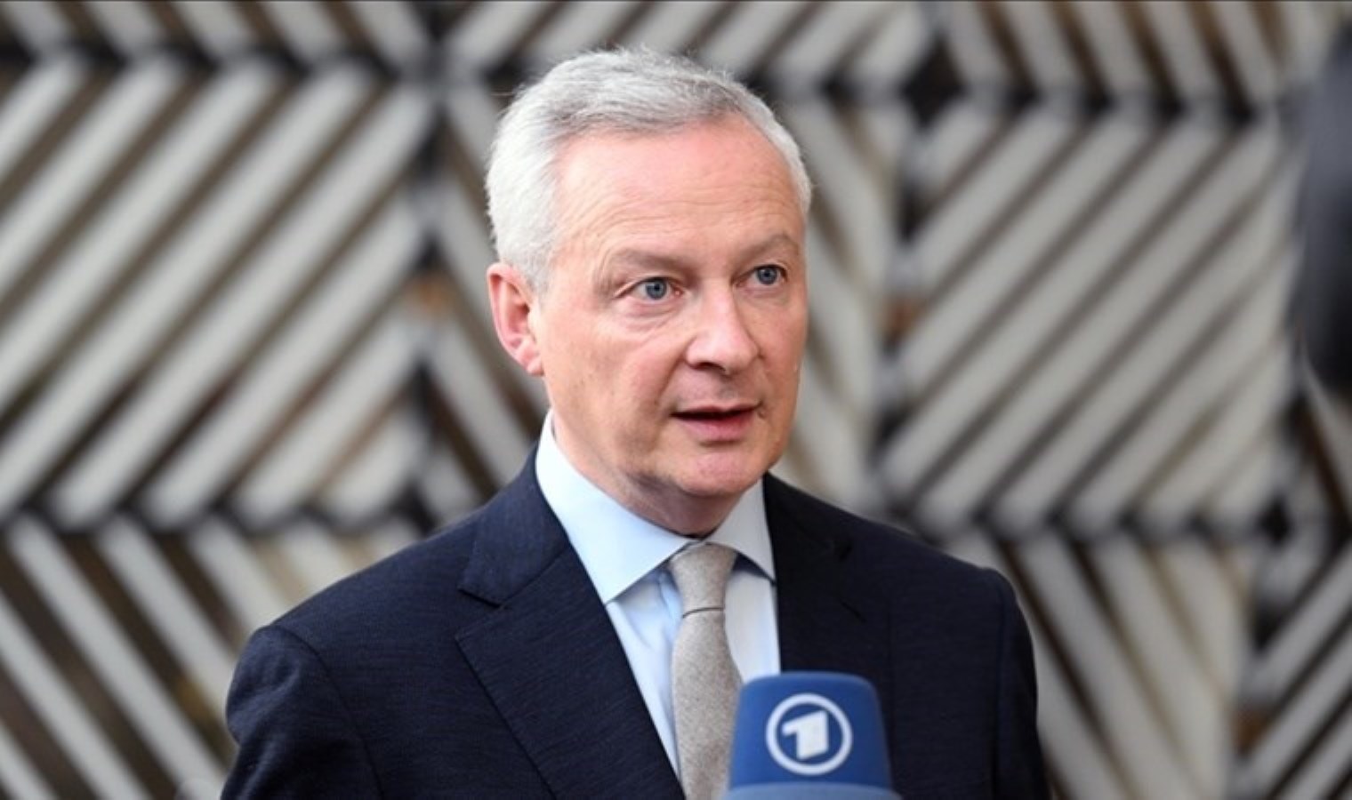 Fransa Maliye Bakanı’ndan seçimleri muhalefet kazanırsa ülkenin borç krizine gireceği uyarısı