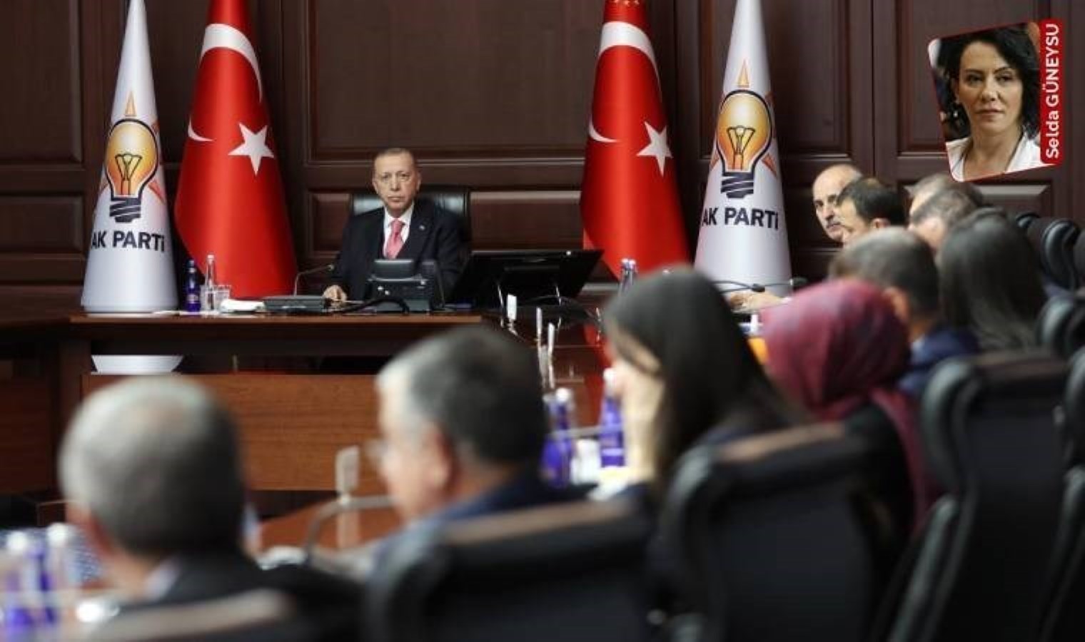 İlk kez ikinci parti konumuna gerileyen AKP, oy kaybının nedenini araştırıyor