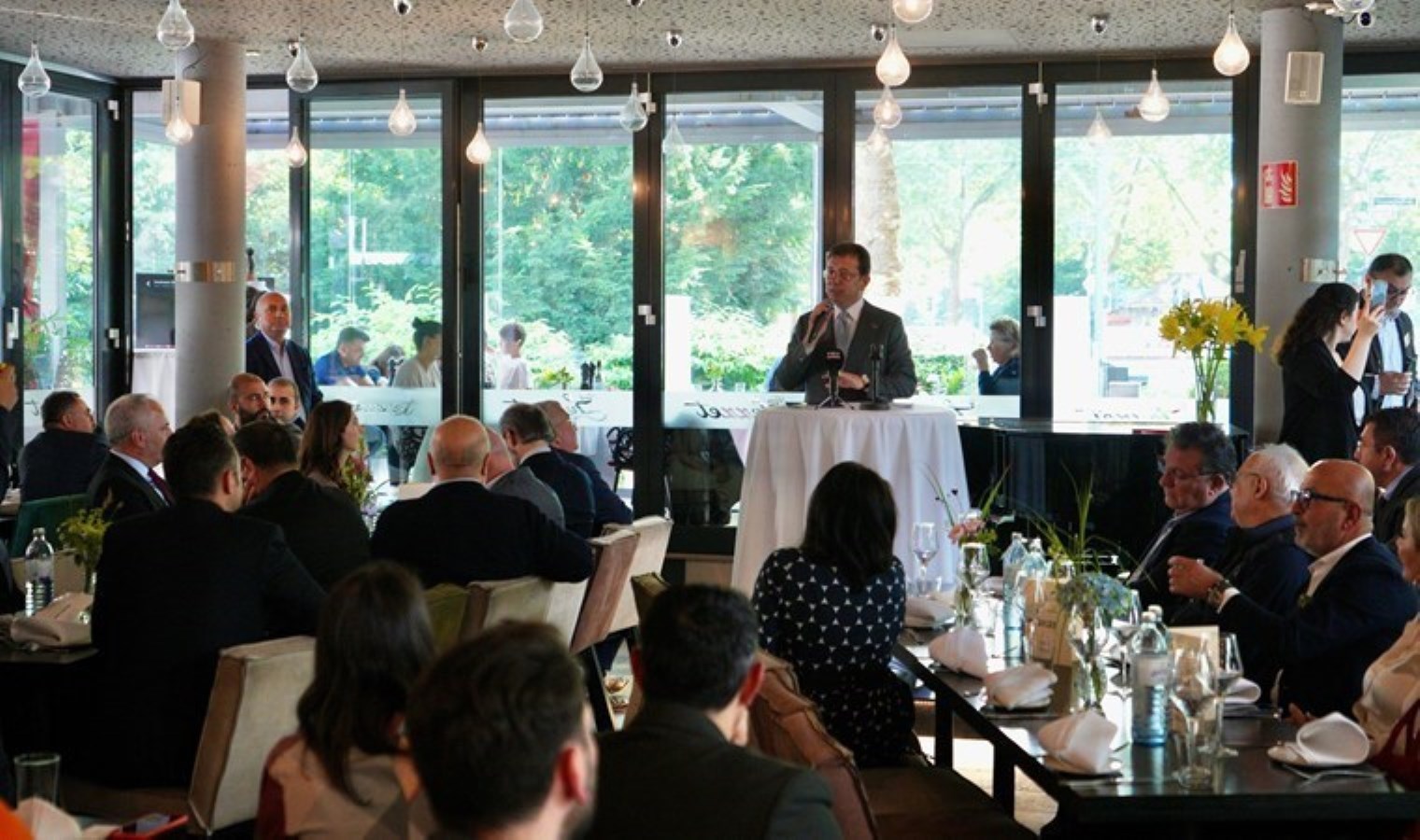 İmamoğlu’ndan Almanya’da ‘sığınmacı’ eleştirisi: ‘İstanbul’da nüfusun yüzde 17-18’i mülteci, böyle bir artış mülteciye de İstanbulluya da haksızlık’