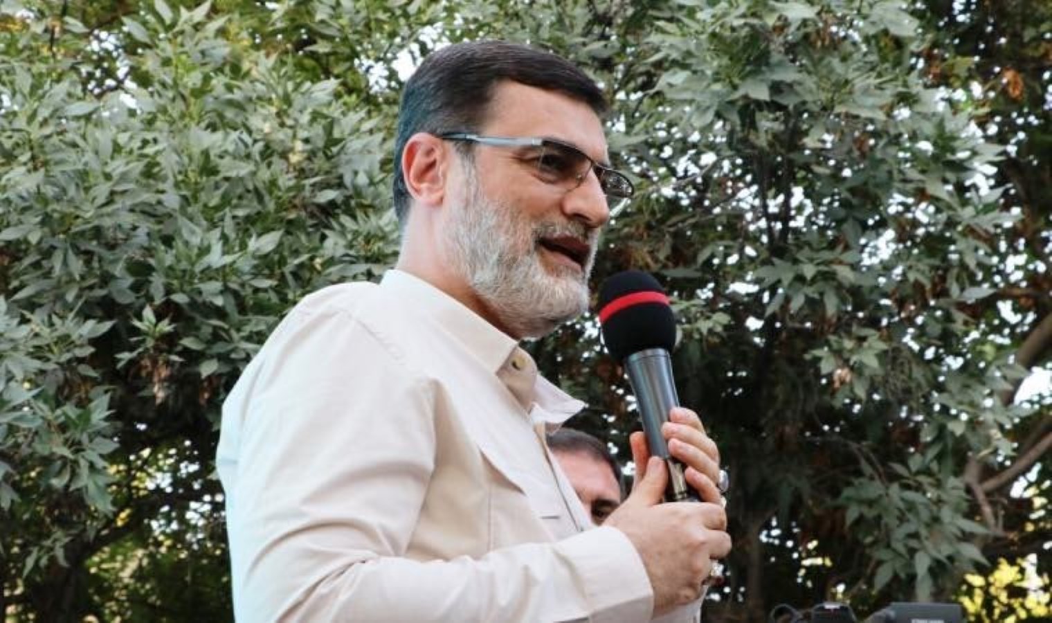 İran’da bir aday ‘muhafazakar kanatta birliği güçlendirmek için’ adaylıktan çekildi