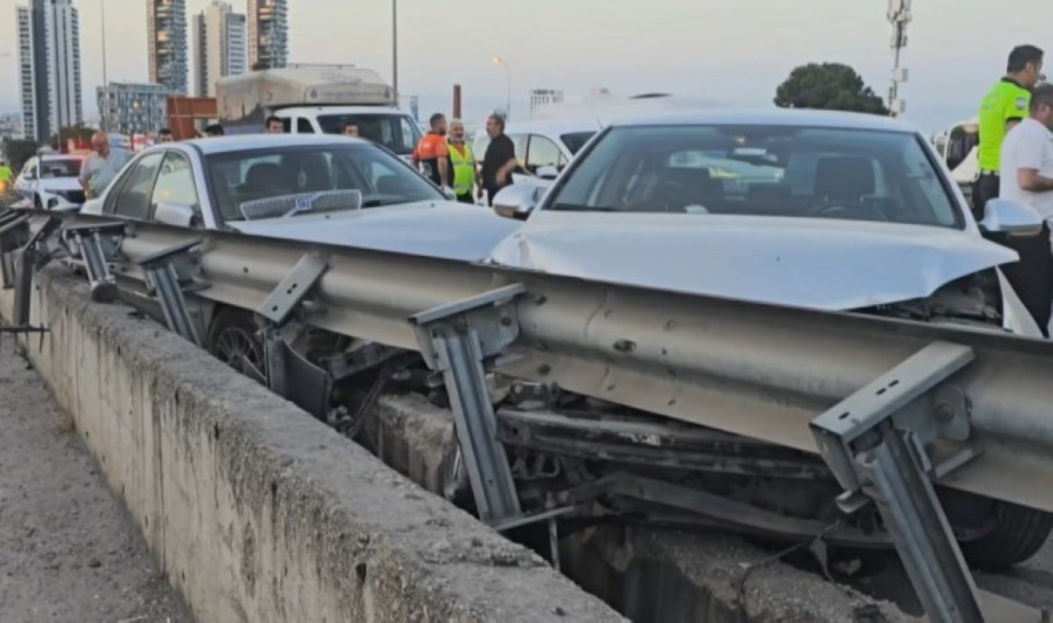 İstanbul Kartal’da sabaha karşı zincirleme kaza: 2’si çocuk 6 yaralı