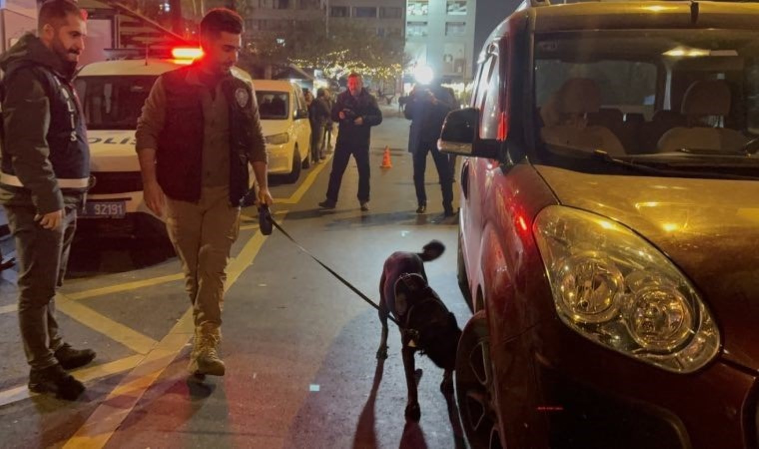 İstanbul polisi birçok ilçede ‘huzur uygulaması’ yaptı