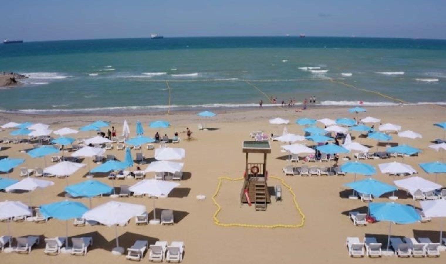 İstanbul’un merkezindeki Çiftalan Plajı’nda sezon açıldı