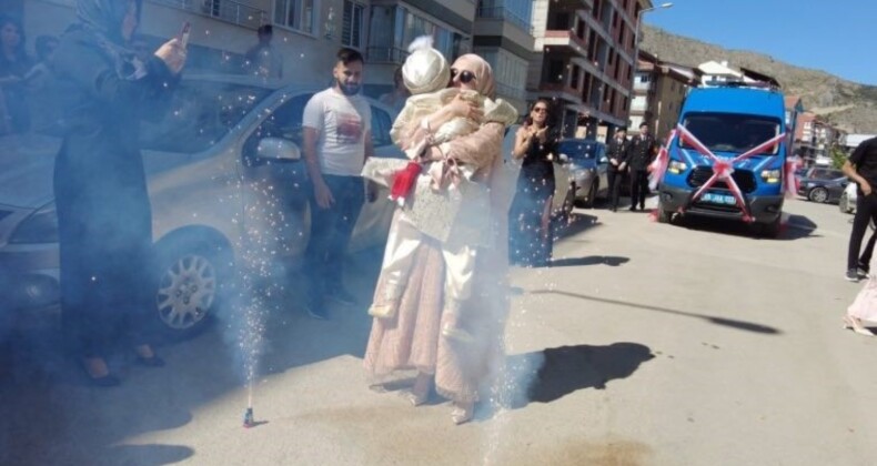 Jandarma aracı, şehidin oğlu için ‘sünnet arabası’ oldu