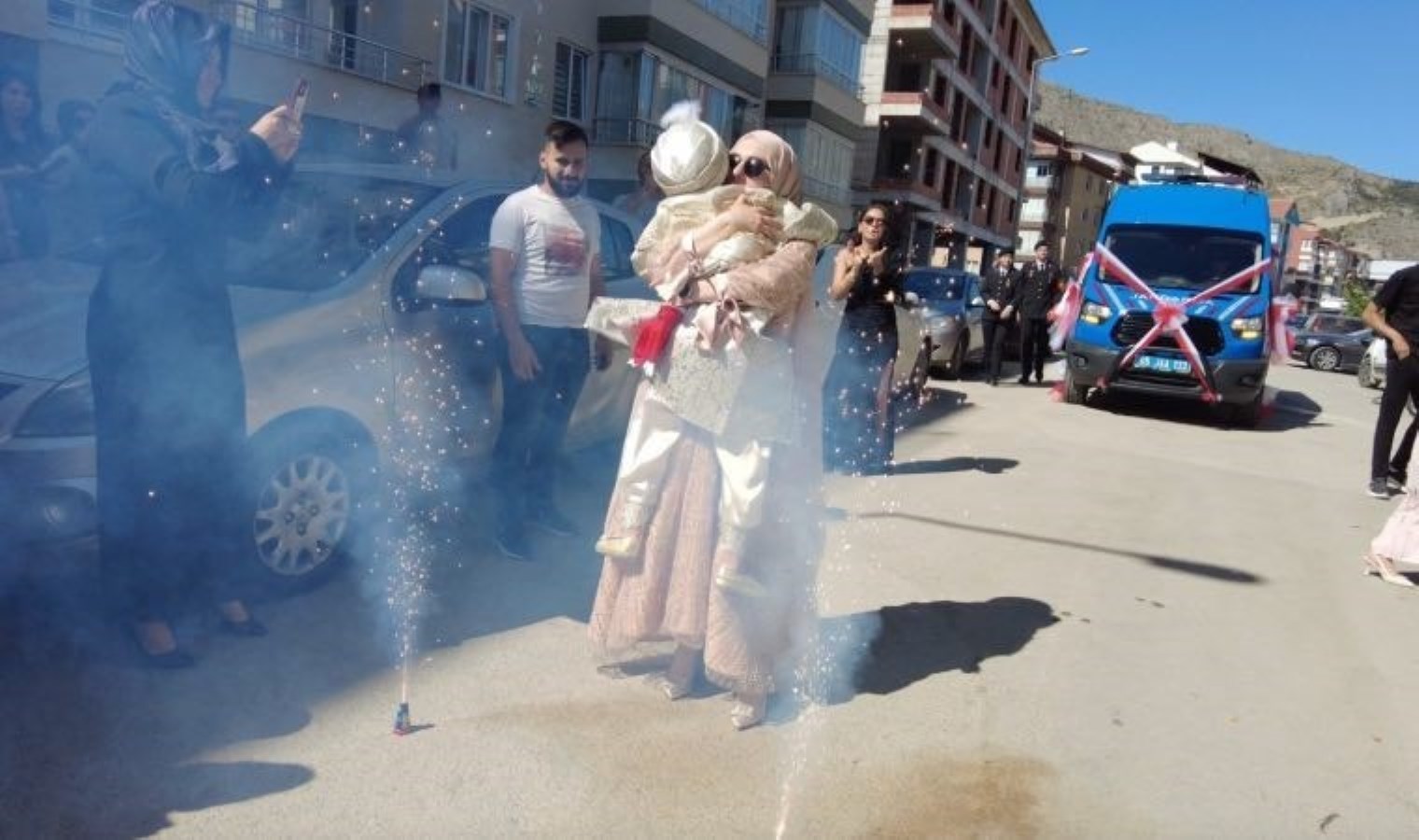 Jandarma aracı, şehidin oğlu için ‘sünnet arabası’ oldu