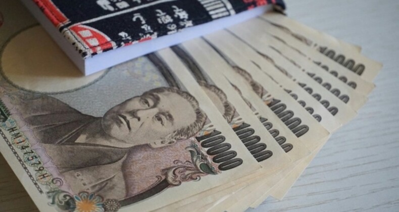 Japon para birimi yen, dolar karşısında eriyor