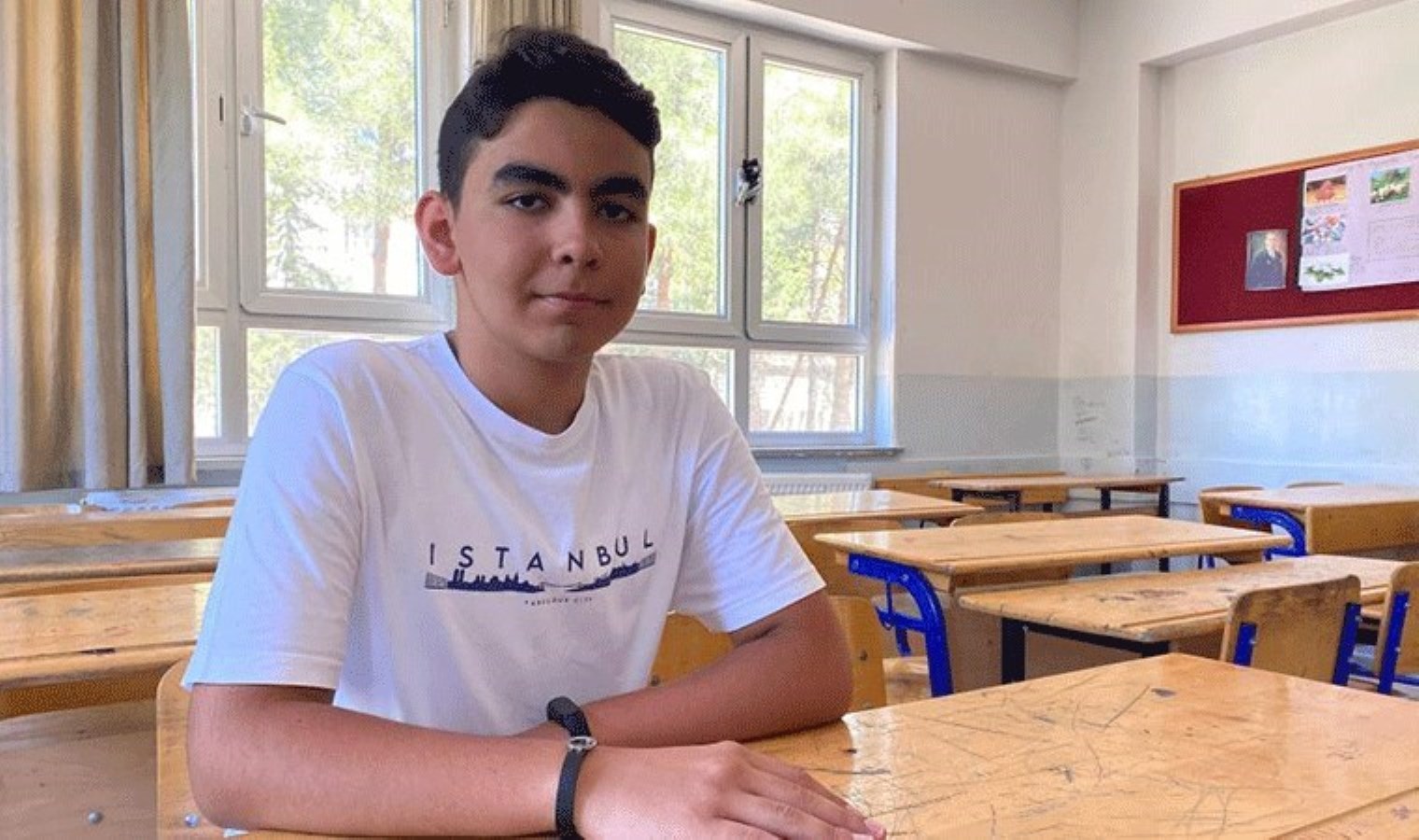 Kahramanmaraş depreminde Ebrar Sitesi’nden sağ kurtuldu, LGS’de Türkiye Birincisi oldu!