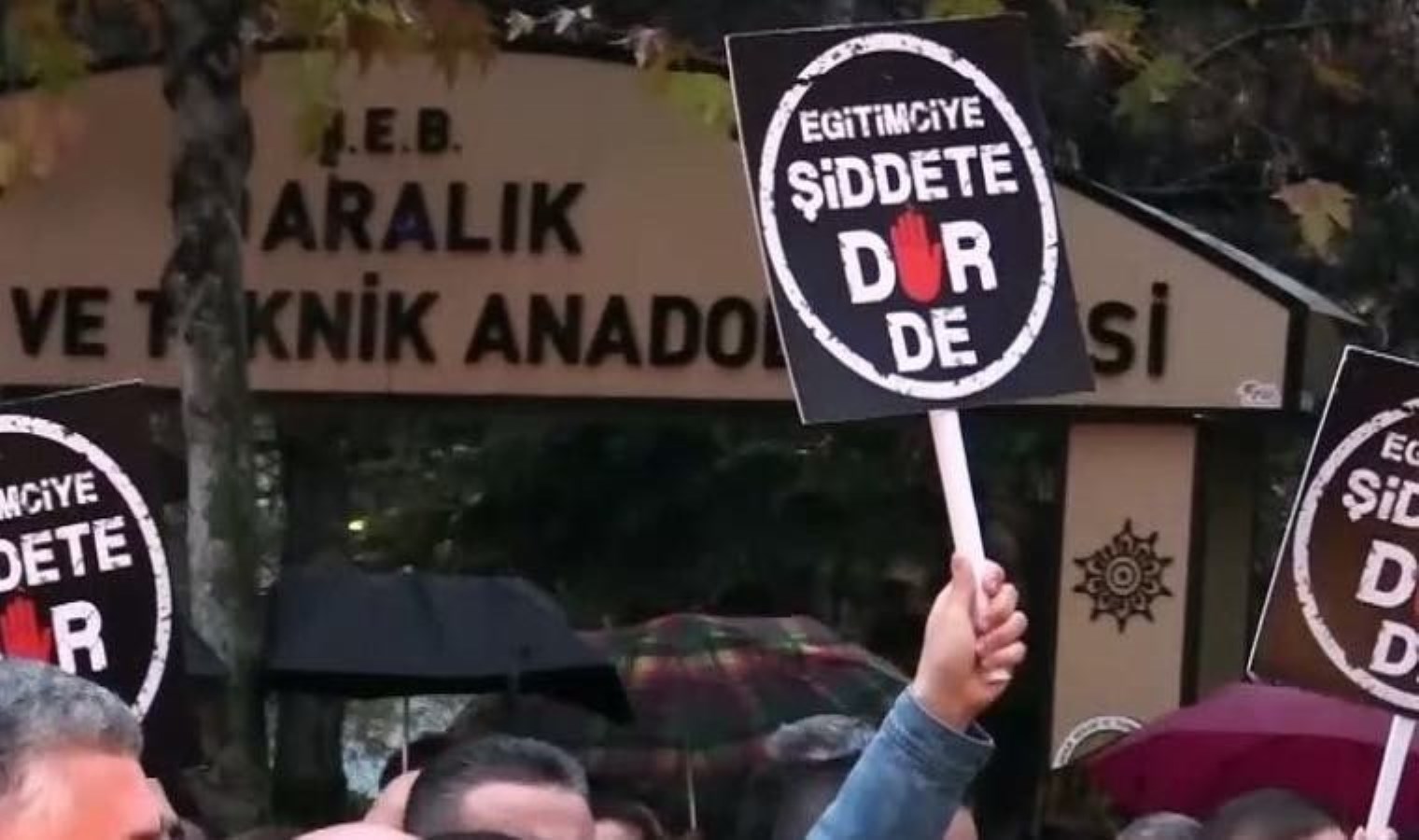 Kastamonu’da öğretmenlere şiddet… CHP’li Özçağdaş’tan Bakan Tekin’e: Adli süreç acilen başlatılmalı