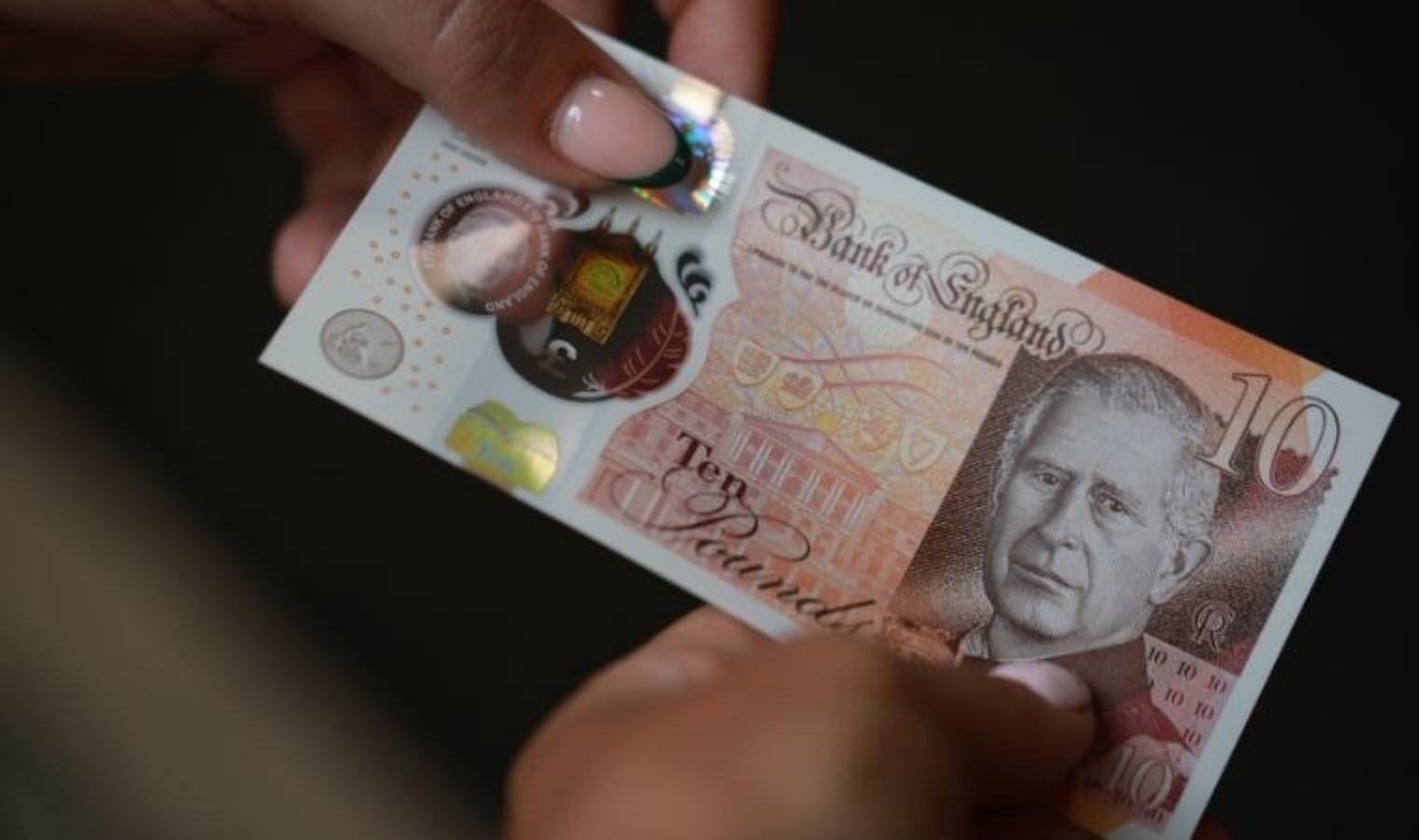 Kral Charles banknotları açık artırmada 17 bin sterline satıldı!