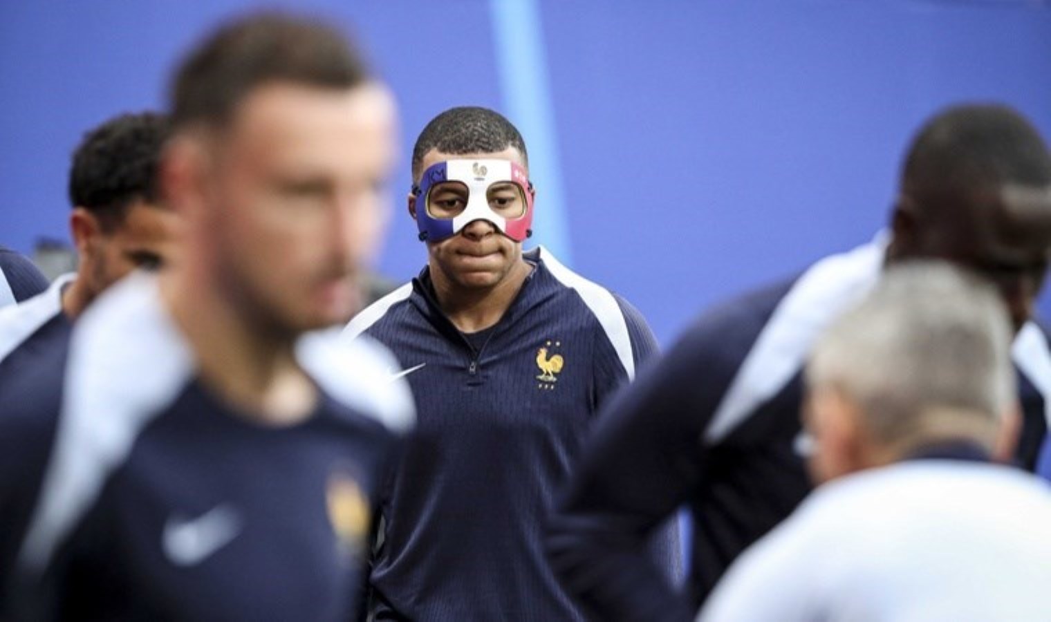 Mbappe’nin yüz maskesi takmasına neden izin verilmiyor?
