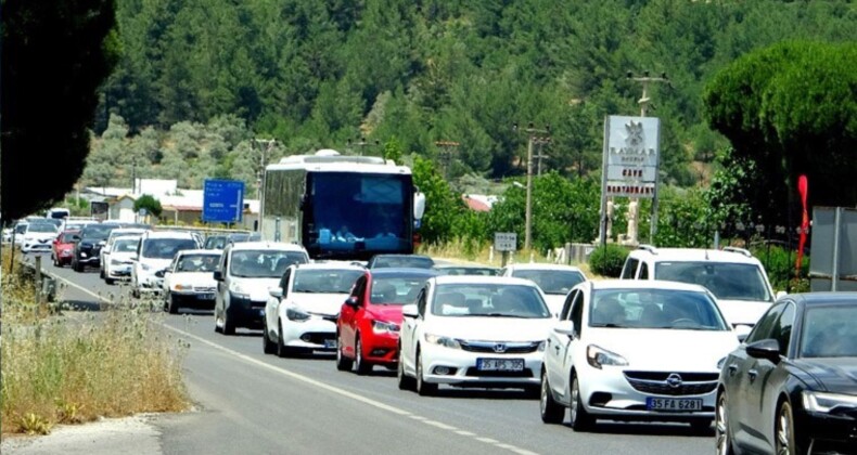 Muğla’ya 3 günde 140 bin araç giriş yaptı