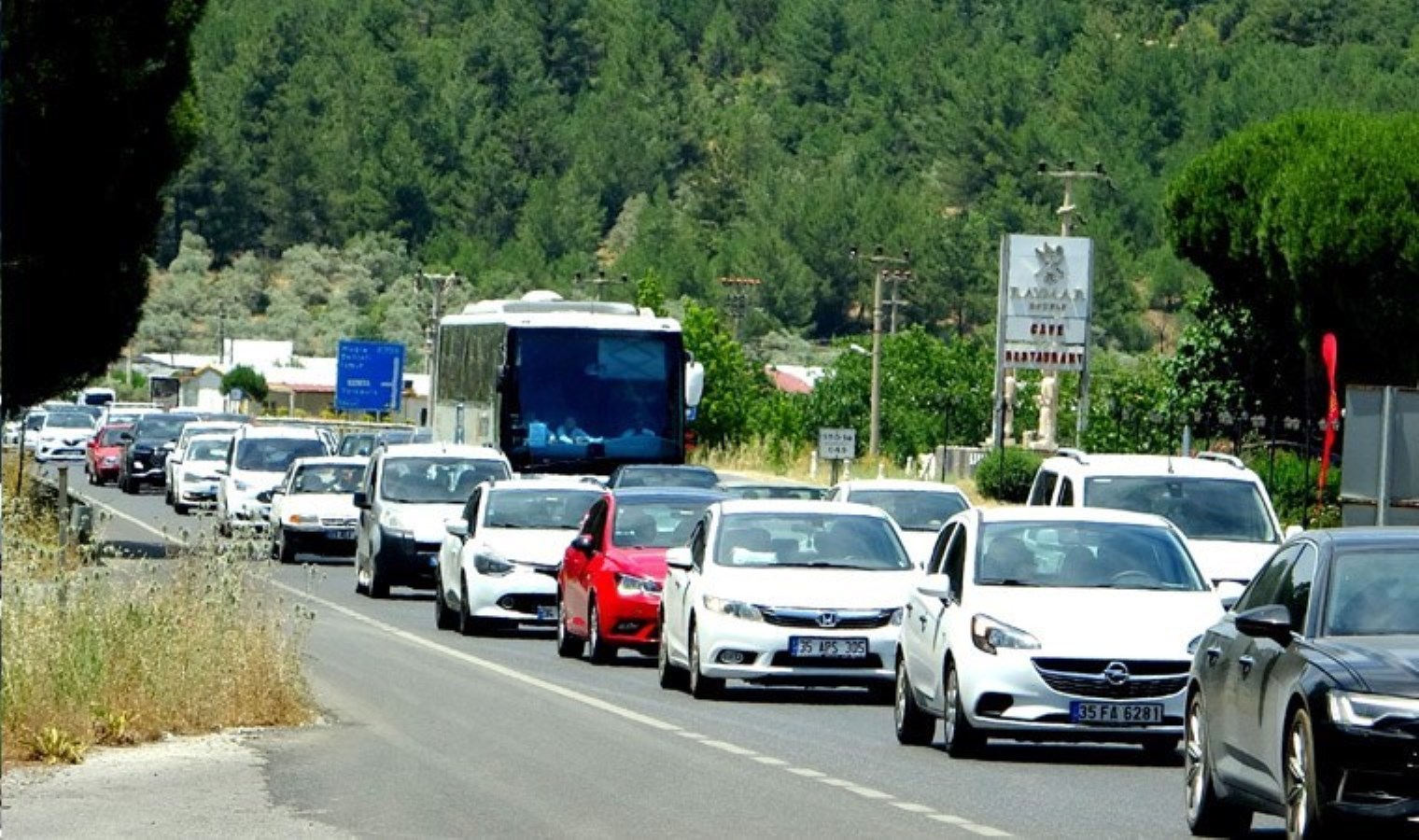 Muğla’ya 3 günde 140 bin araç giriş yaptı