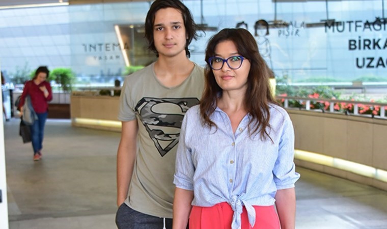 Nurgül Yeşilçay oğlu Osman Nejat’la reklam filmi çekti