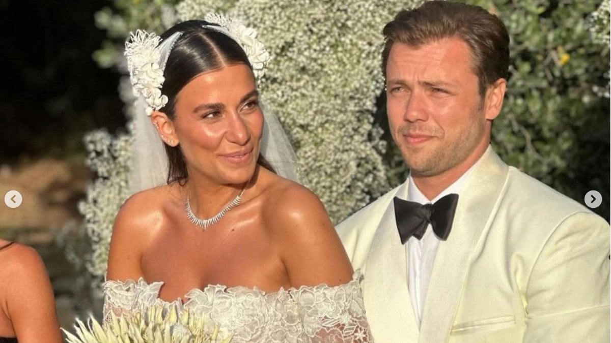 Oyuncu Tolga Sarıtaş, Zeynep Mayruk’la evlendi! Düğünden kareler sosyal medyada paylaşıldı