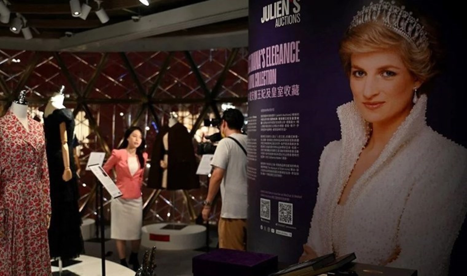 Prenses Diana’nın eşyaları açık artırmada rekor fiyata satıldı