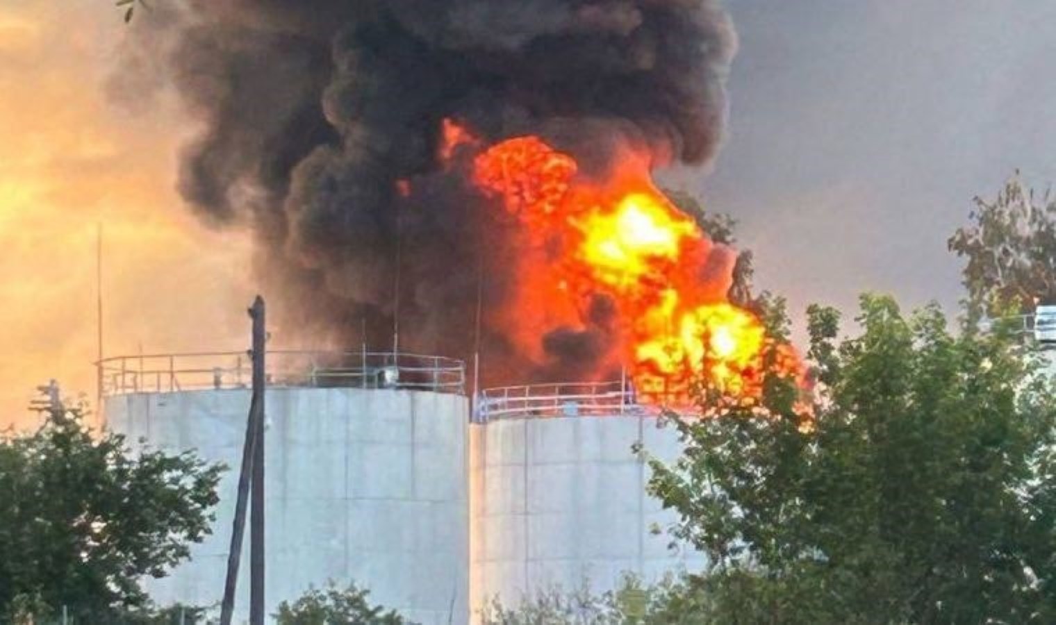 Rusya’da iki petrol rafinerisine dron saldırısı