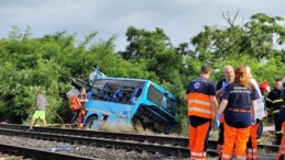 Slovakya’da tren ve otobüs çarpıştı: Çok sayıda ölü ve yaralı var!