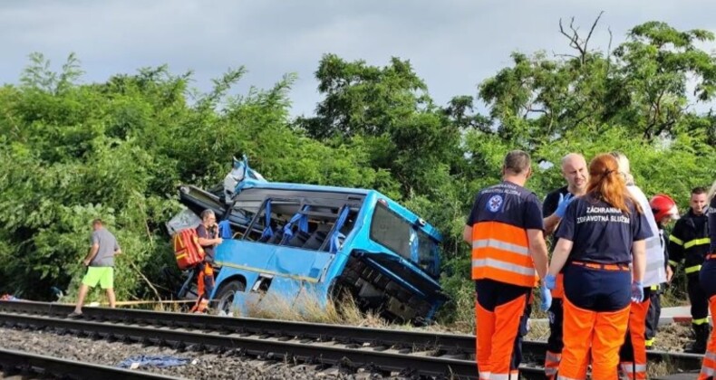 Slovakya’da tren ve otobüs çarpıştı: Çok sayıda ölü ve yaralı var!