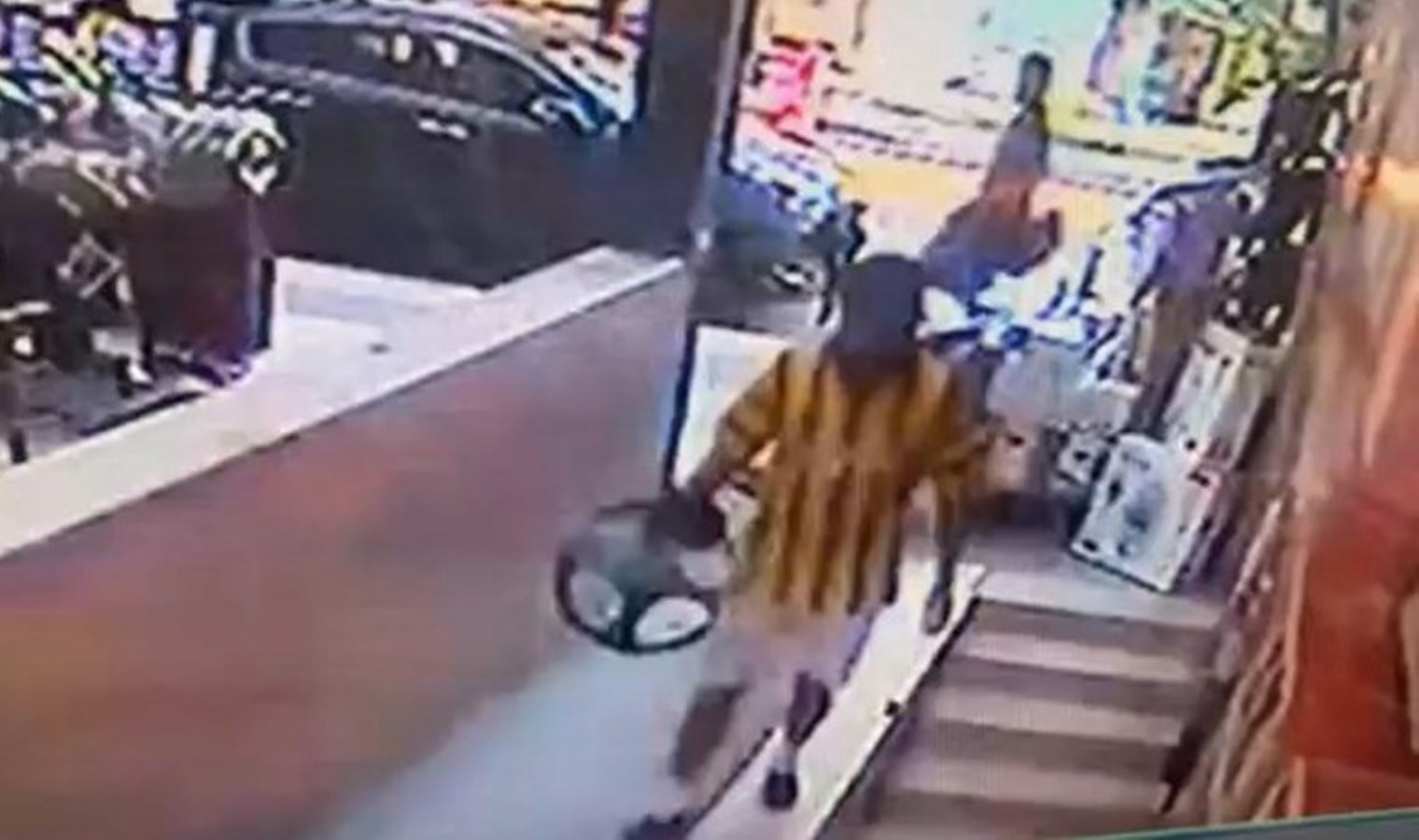 Vantilatör çaldı, görüntülerini sosyal medyada görünce pişman olup ‘özür’ diledi