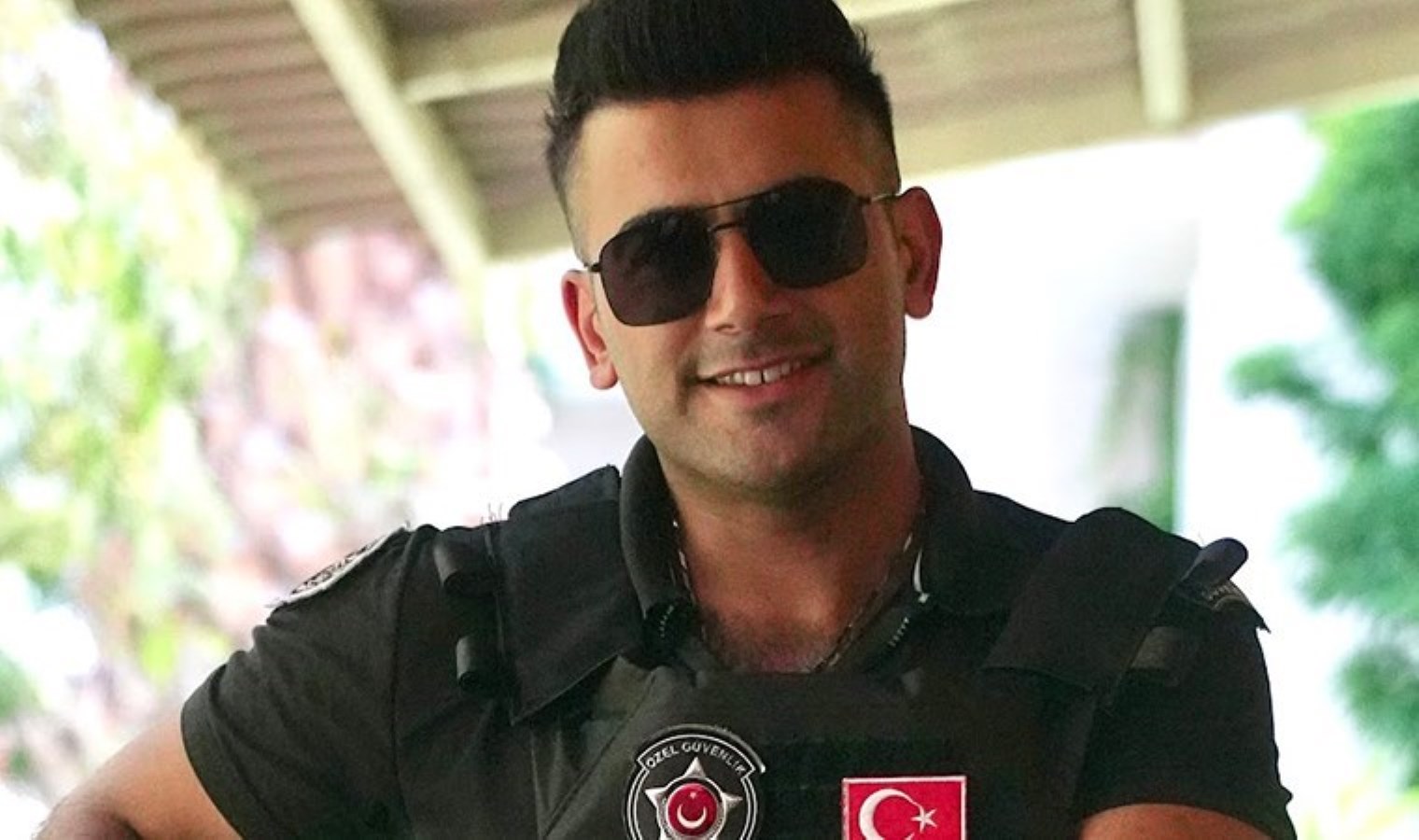 ‘Yakışıklı Güvenlik’ mesleğini bıraktı: Artık sadece ‘yakışıklı’