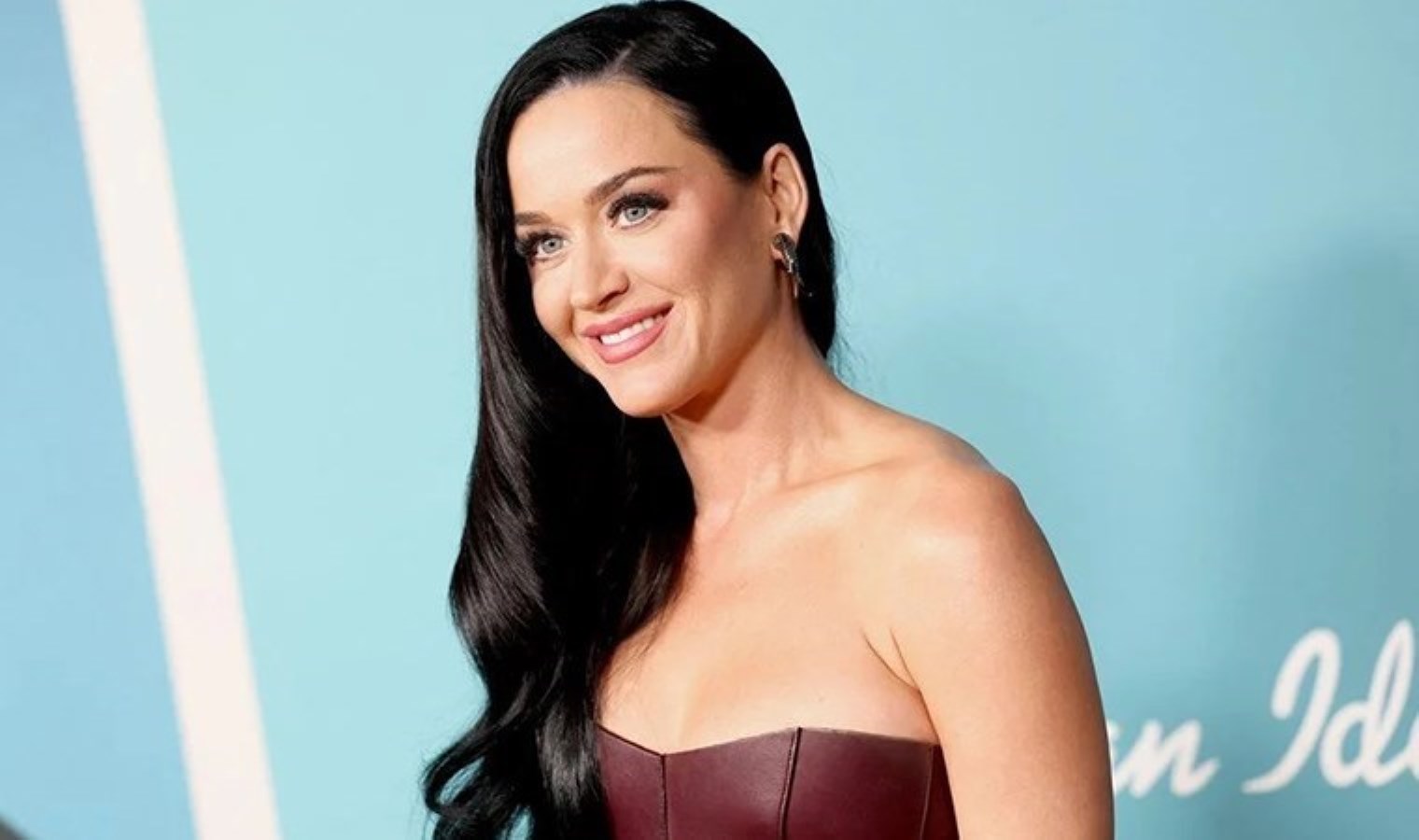 ABD’li şarkıcı Katy Perry yanlış bayrağı paylaştı, alay konusu oldu